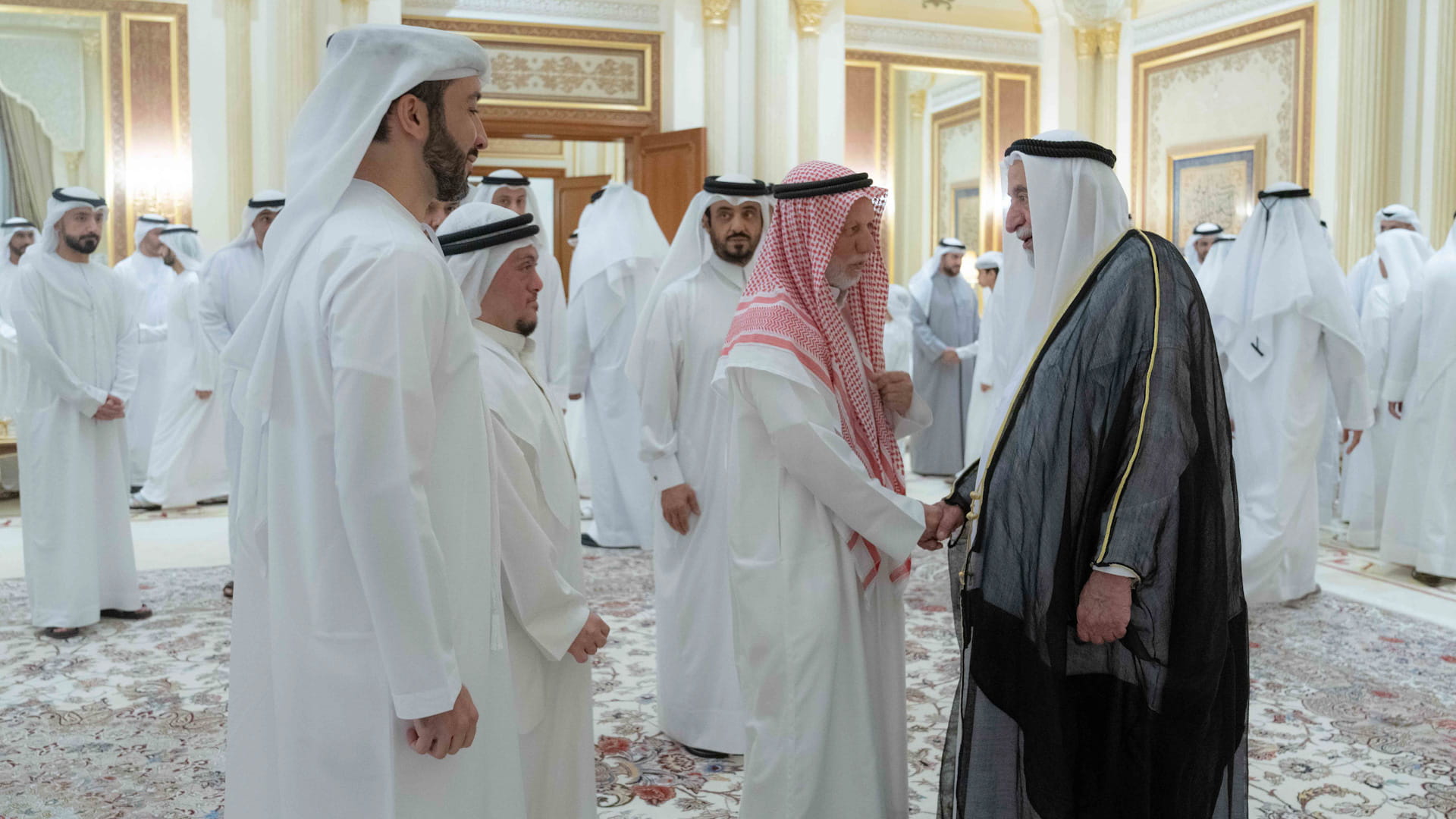 حاكم الشارقة يواصل استقبال المهنئين بشهر رمضان المبارك 