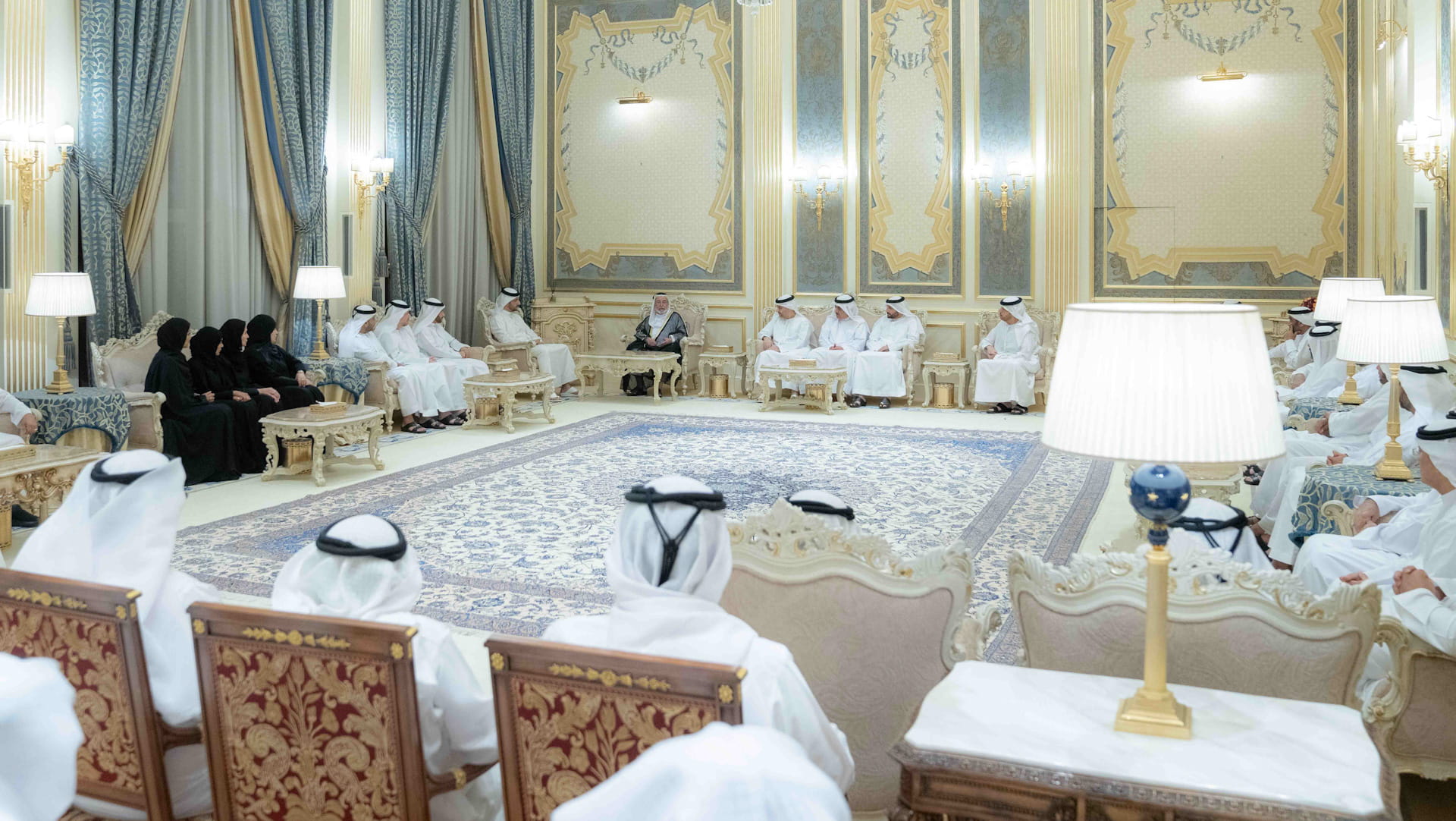 حاكم الشارقة يتقبل تهاني رمضان من أعضاء السلطة القضائية بالإمارة