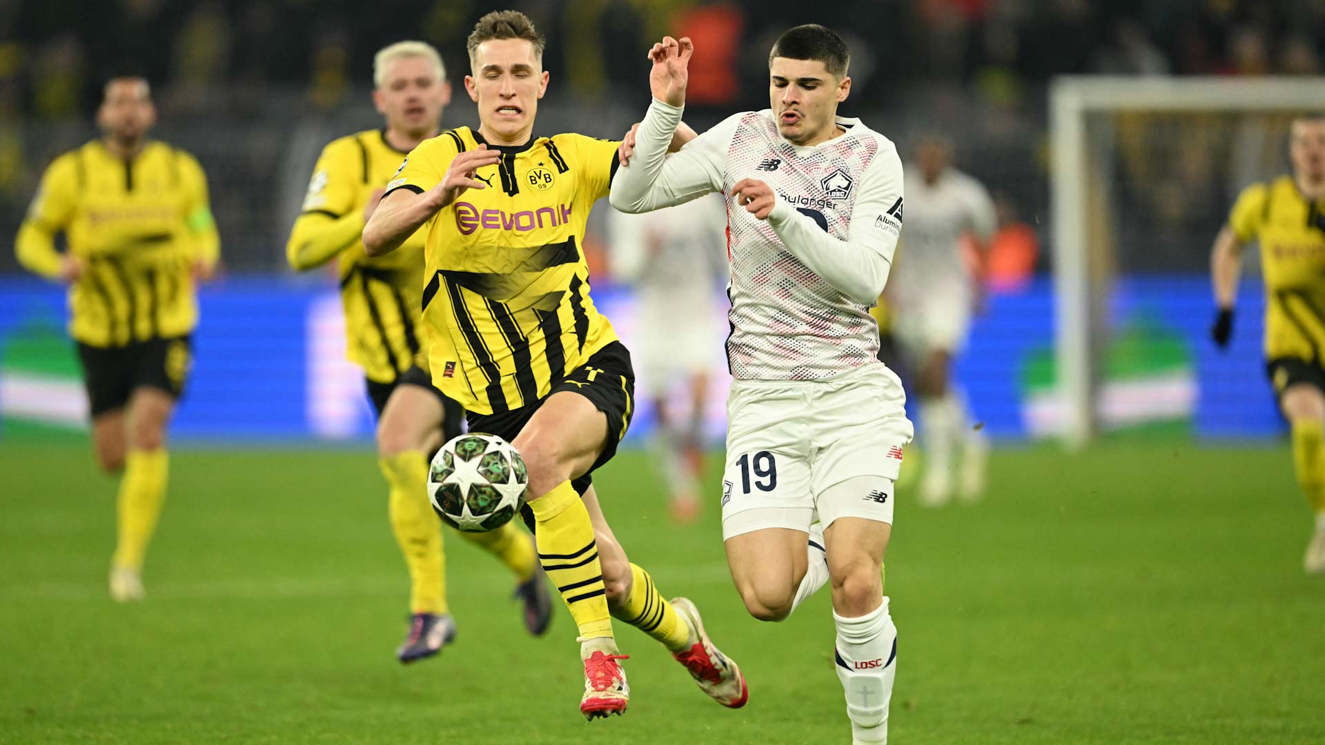 صورة بعنوان: ليل يخطف التعادل من دورتموند في ذهاب ثمن نهائي دوري أبطال أوروبا  