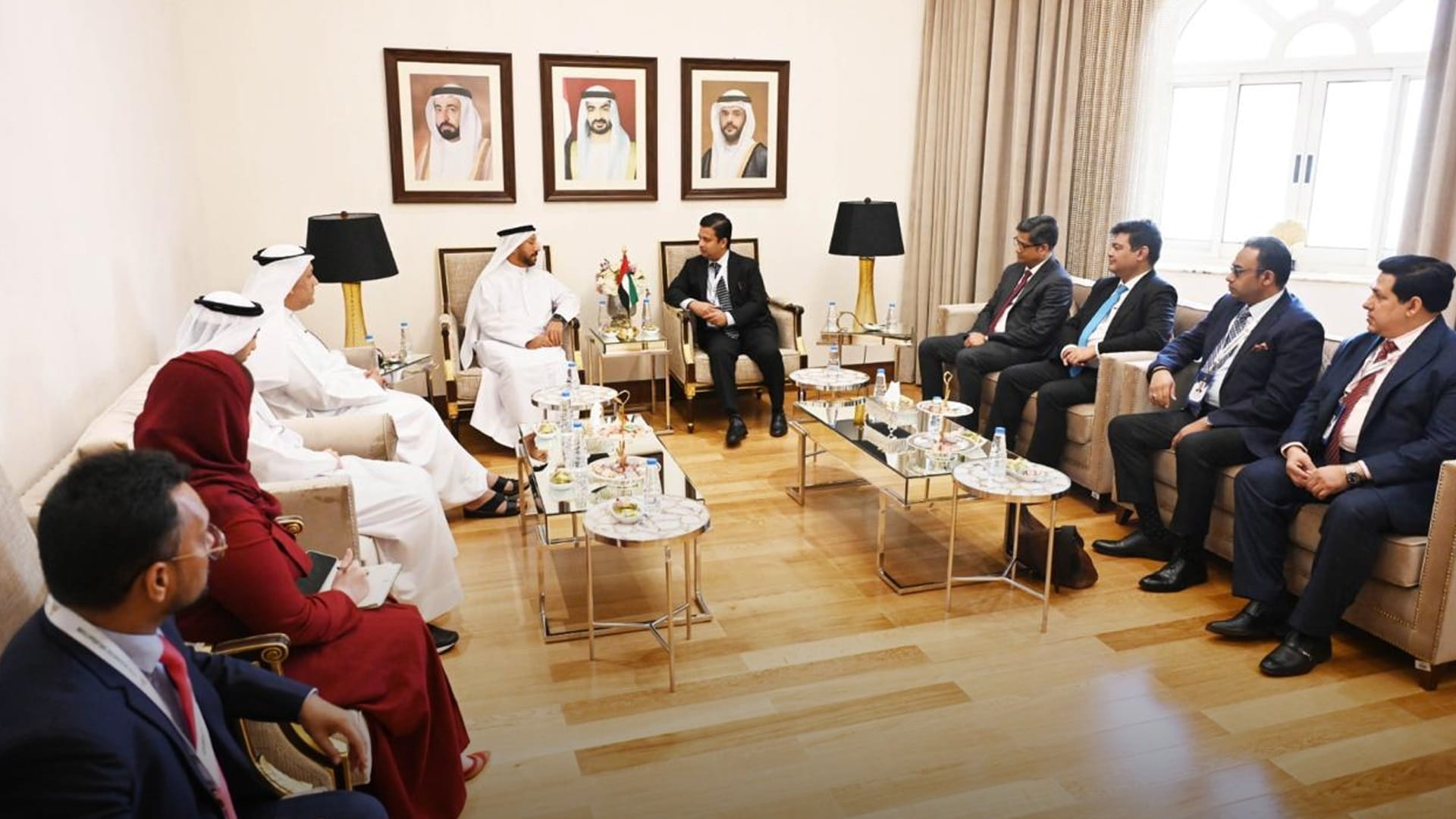 غرفة الشارقة توقع مذكرة تفاهم مع نظيرتها في بنغلادش لتعزيز التجارة 