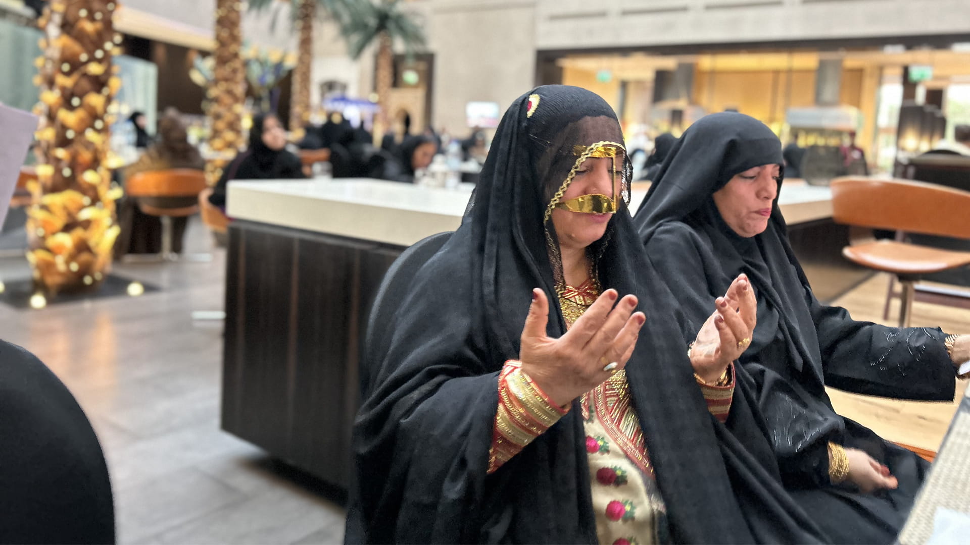 "اجتماعية الشارقة" تدخل السرور على قلوب كبار السن بإفطار جماعي 