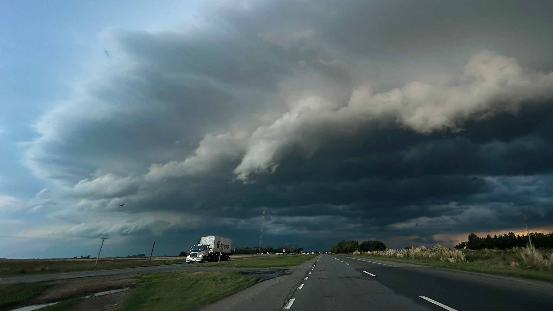 Ten dead, hundreds evacuated in Argentina floods 