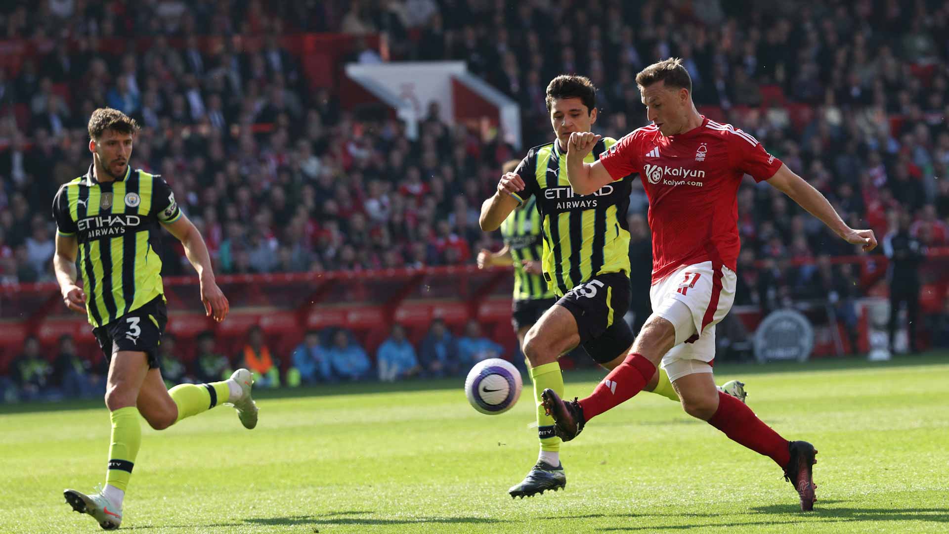 مانشستر سيتي يتعثر أمام نوتنغهام في الدوري الإنجليزي 