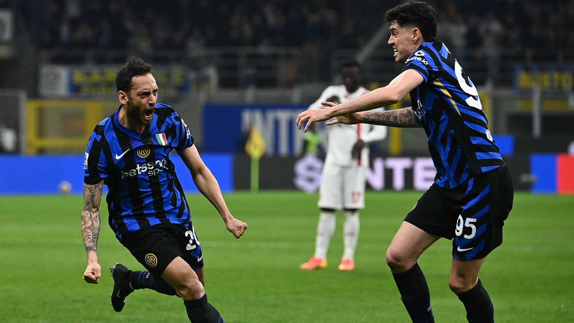 إنتر ميلان يحافظ على صدارة الدوري الإيطالي 