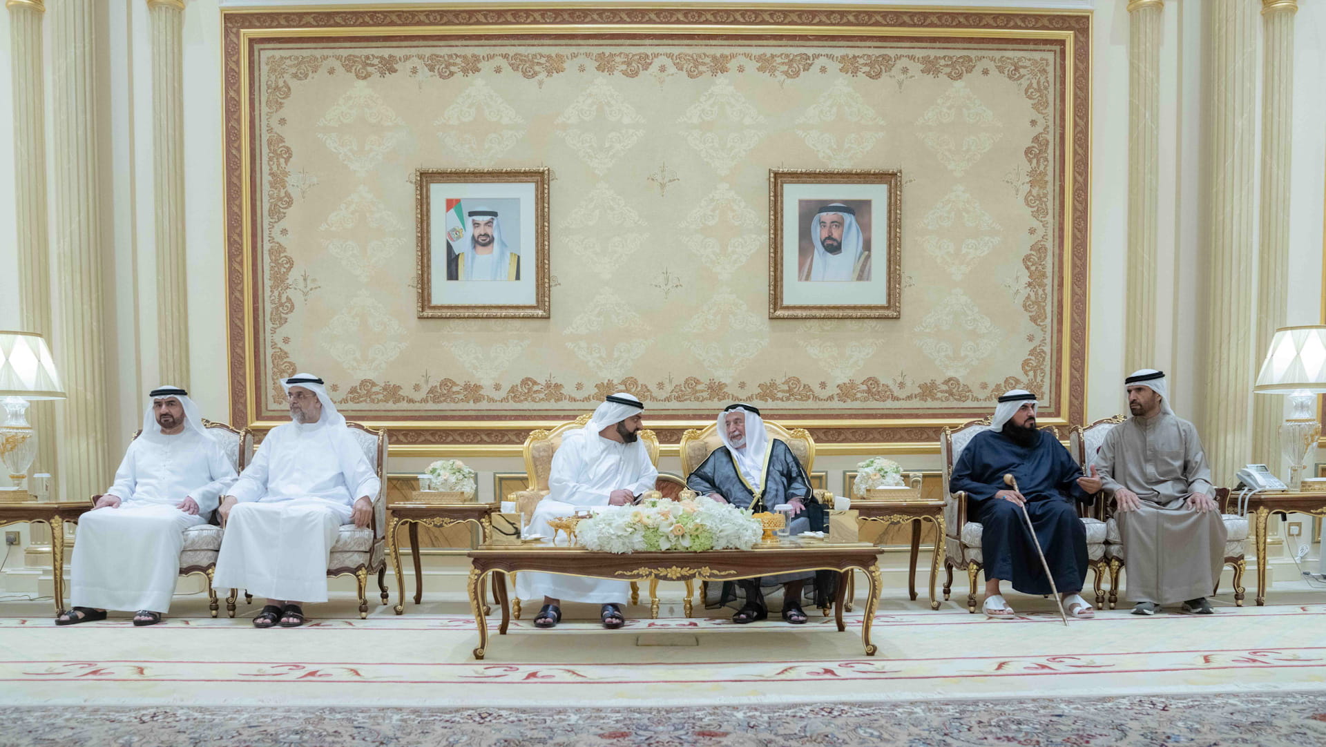 حاكم الشارقة يتقبل تهاني ولي عهد الفجيرة بشهر رمضان المبارك