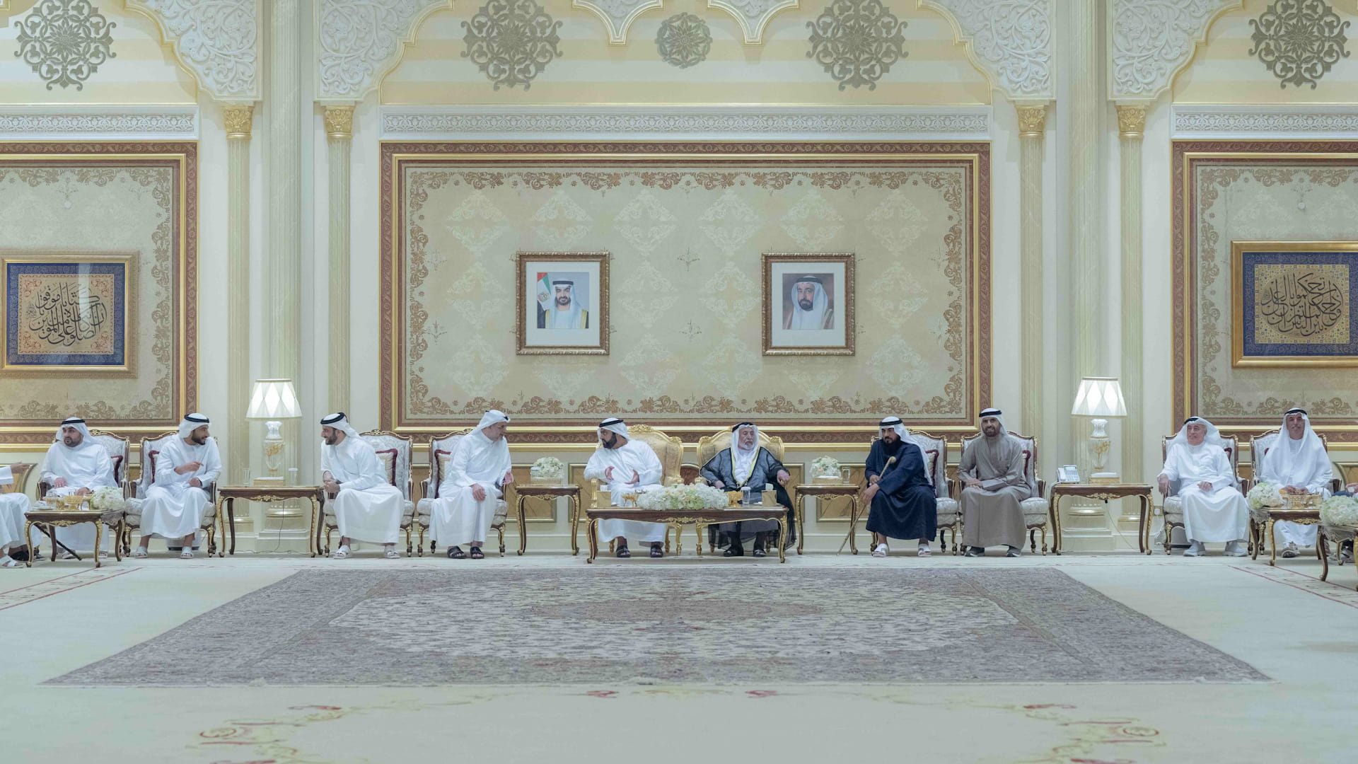 حاكم الشارقة يتقبل تهاني ولي عهد الفجيرة بشهر رمضان المبارك