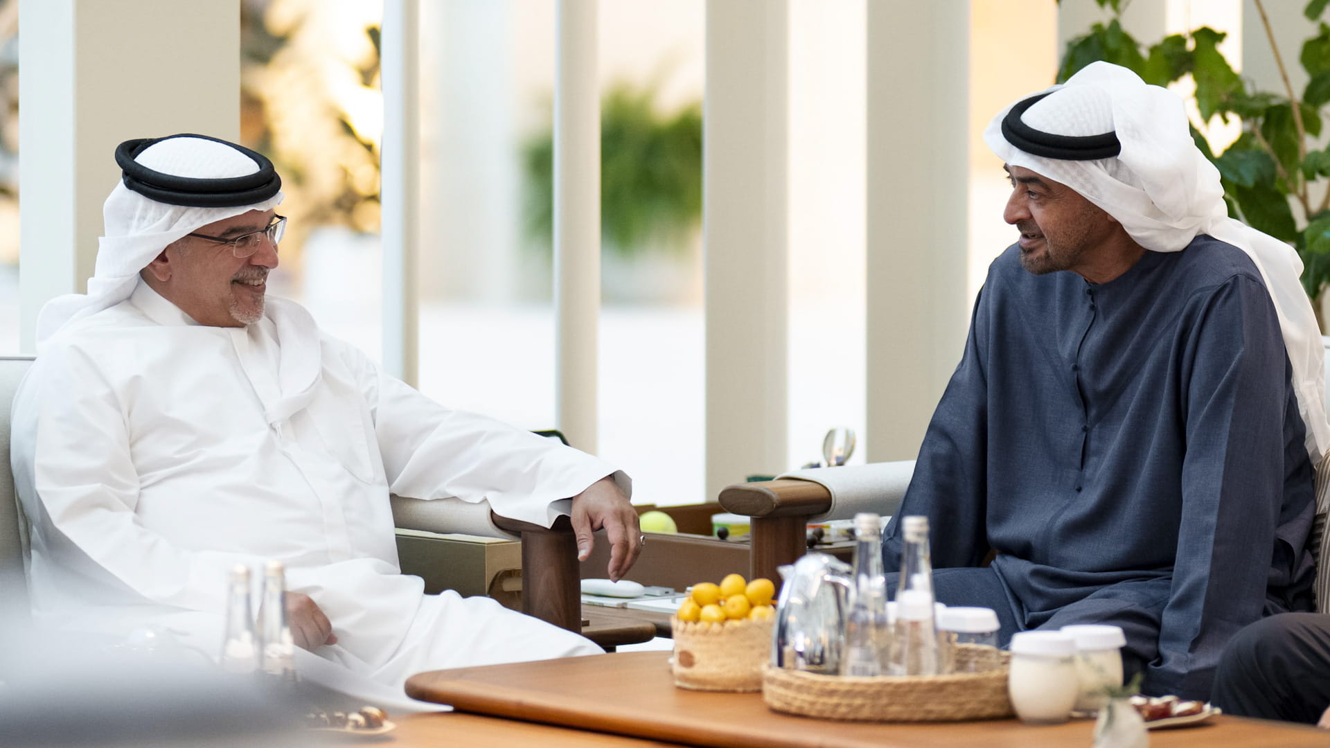 رئيس الدولة يبحث وولي عهد البحرين تعزيز العلاقات الأخوية الوثيقة