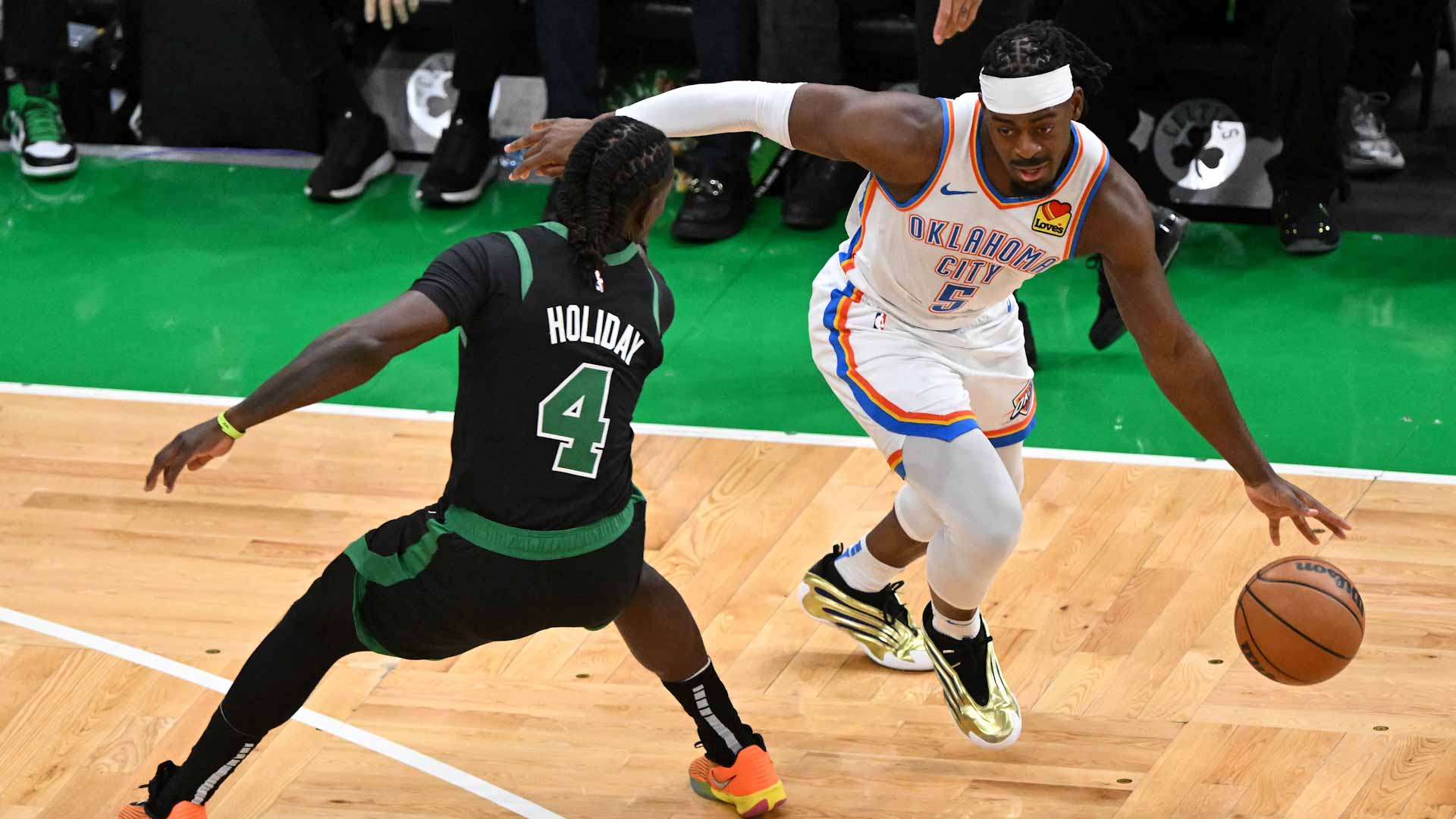  أوكلاهوما سيتي يتأهل إلى إقصائيات السلة الأميركية  