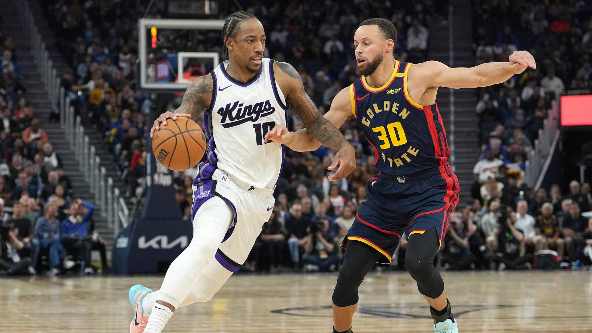 كوري يكسر حاجز الـ4 آلاف رمية ثلاثية في الـ NBA 