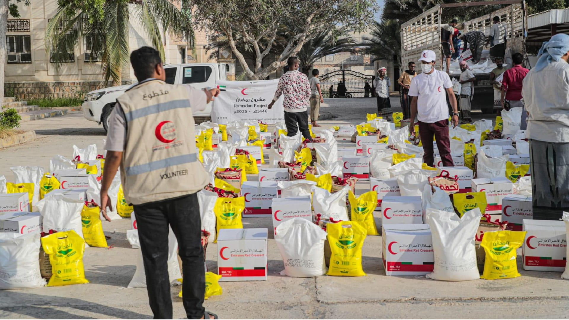 ERC distributes food baskets in Hadhramaut Governorate 