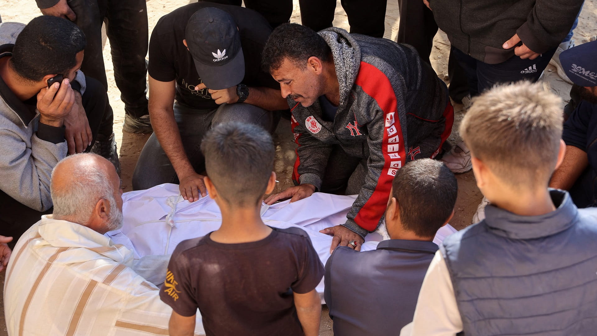 Israeli airstrike kills nine Palestinians, including journalists 