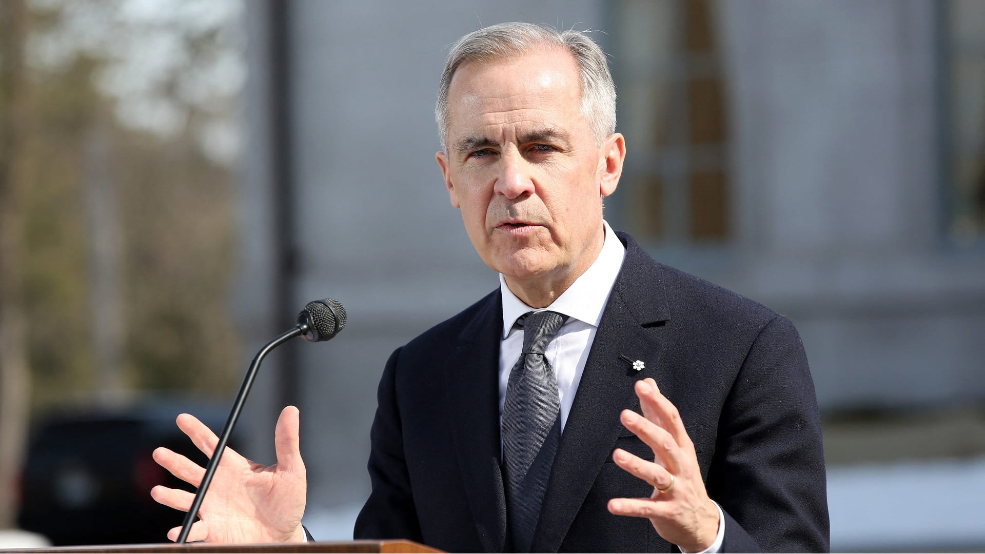 Canada to review F-35 fighter deal amid trade tensions with US