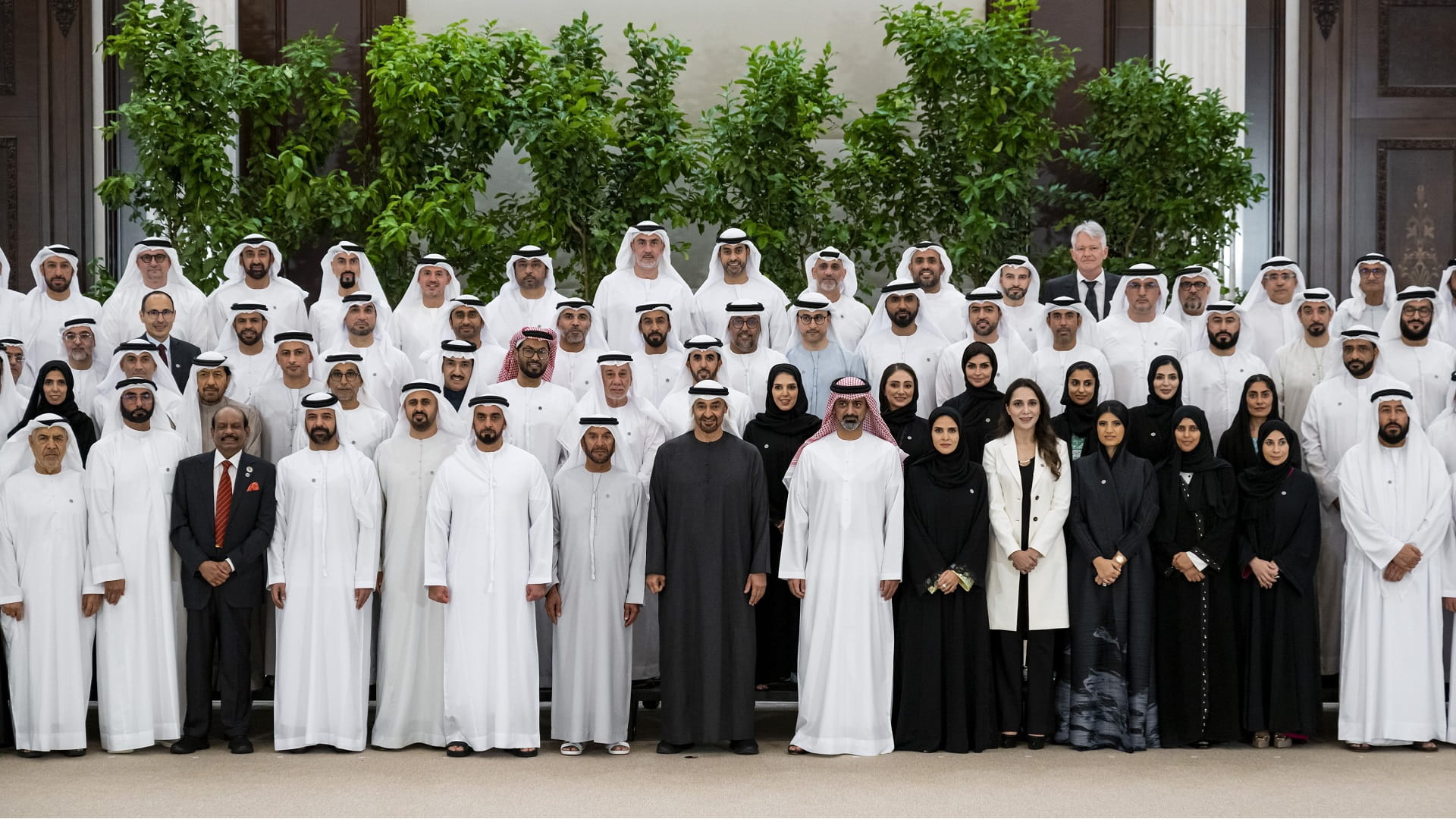 UAE President hosts Erth Zayed Philanthropies delegation, donors