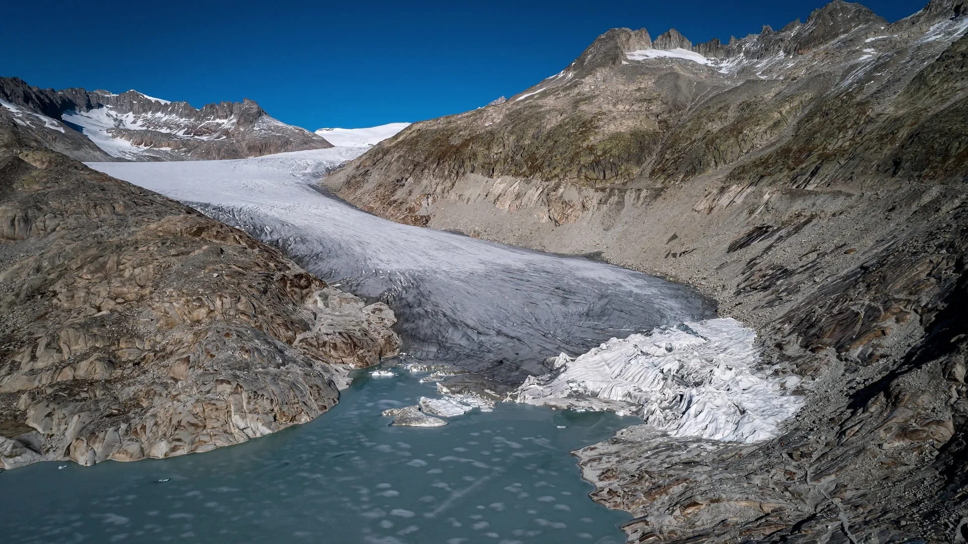 Glacier area in China shrinks 26% over past 60 years