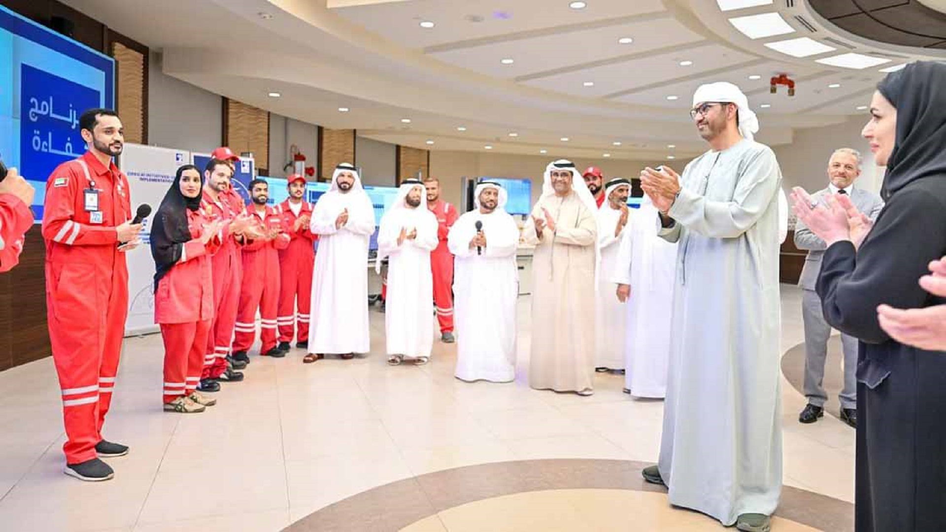 سلطان الجابر يشارك كوادر "أدنوك" مأدبة إفطار في جزيرة "زِركوه" 