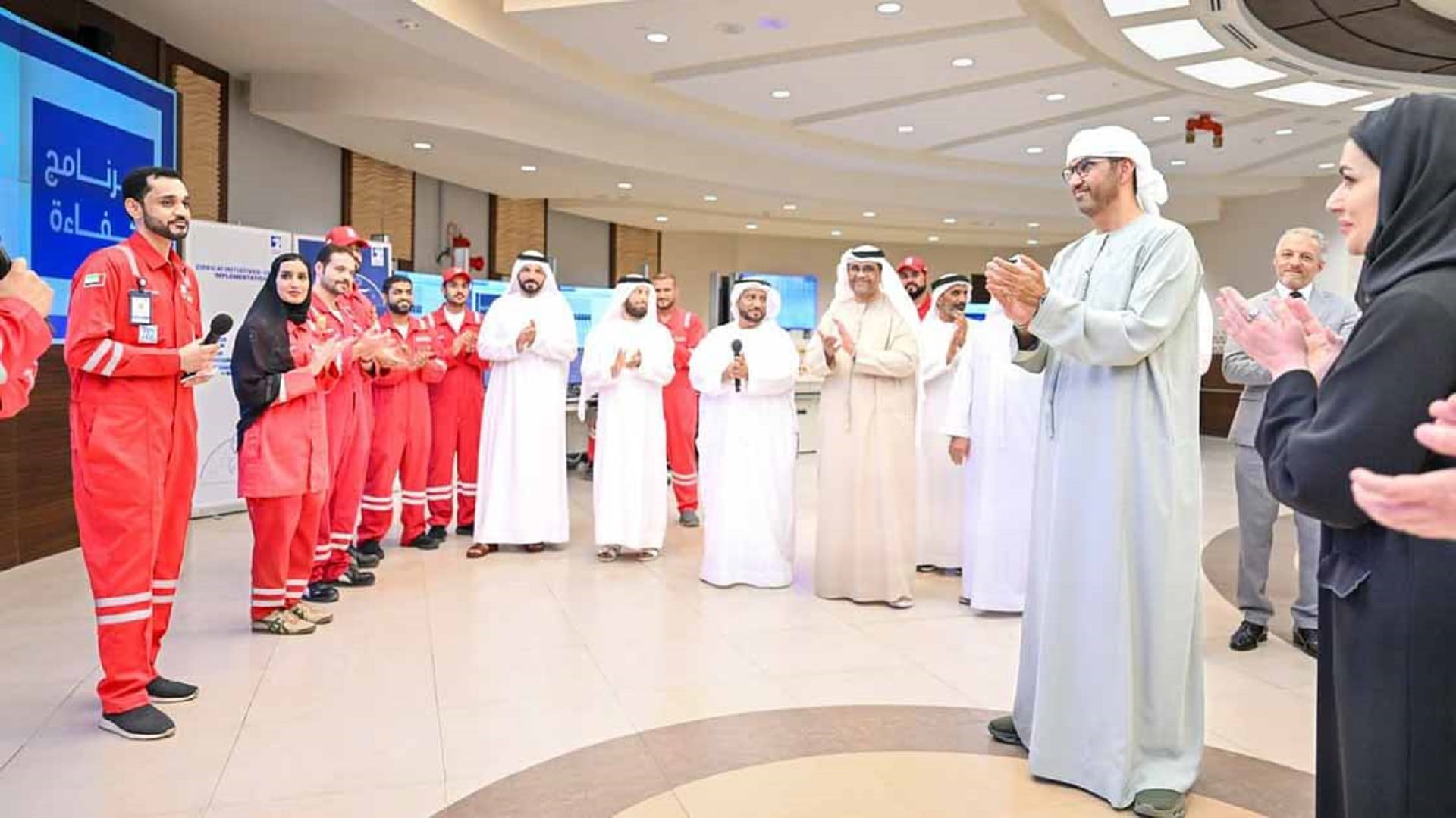 سلطان الجابر يشارك كوادر "أدنوك" مأدبة إفطار في جزيرة "زِركوه" 