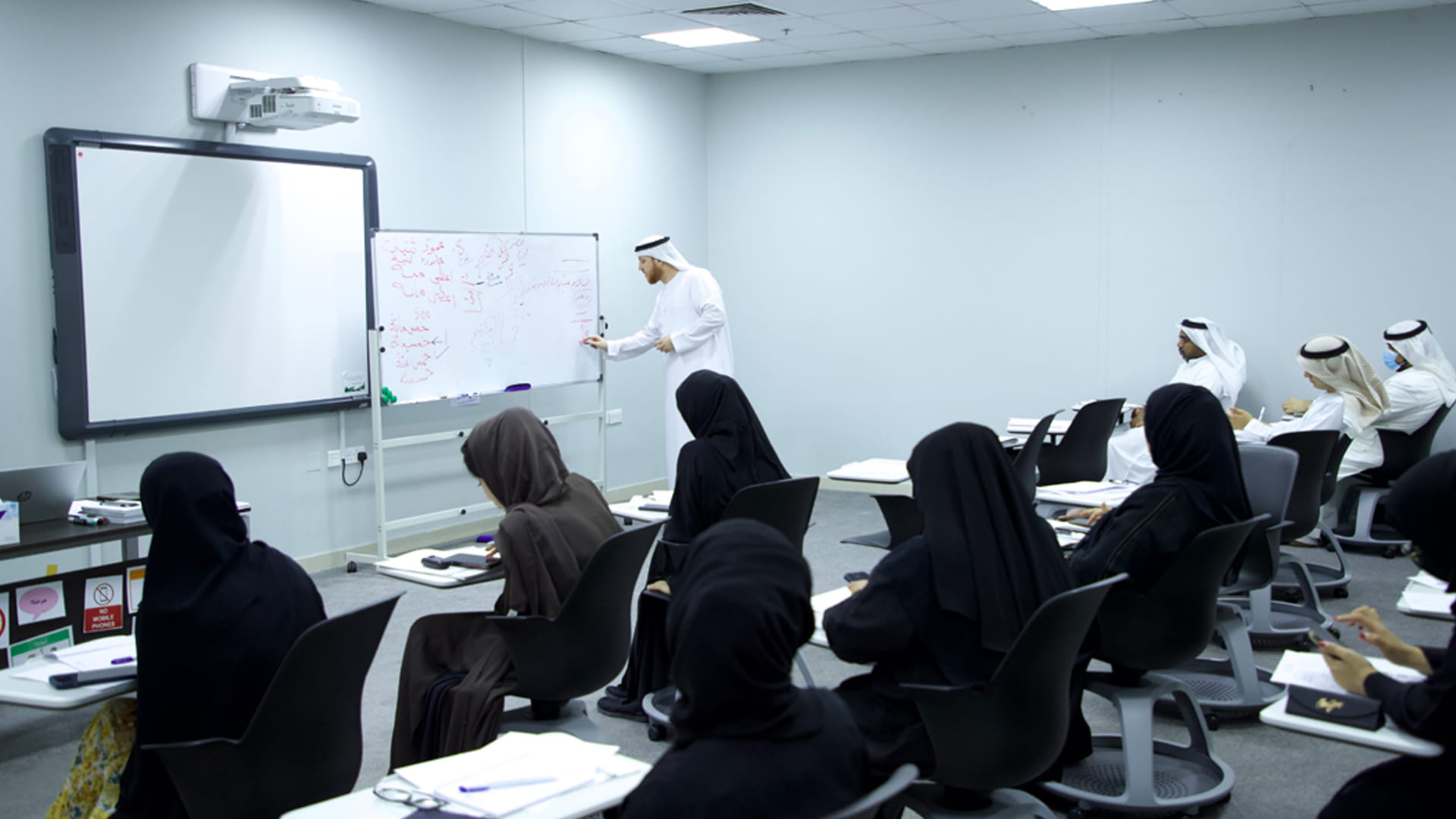 موارد الشارقة تختتم برنامج "الأخطاء اللغوية" لموظفي حكومة الشارقة 