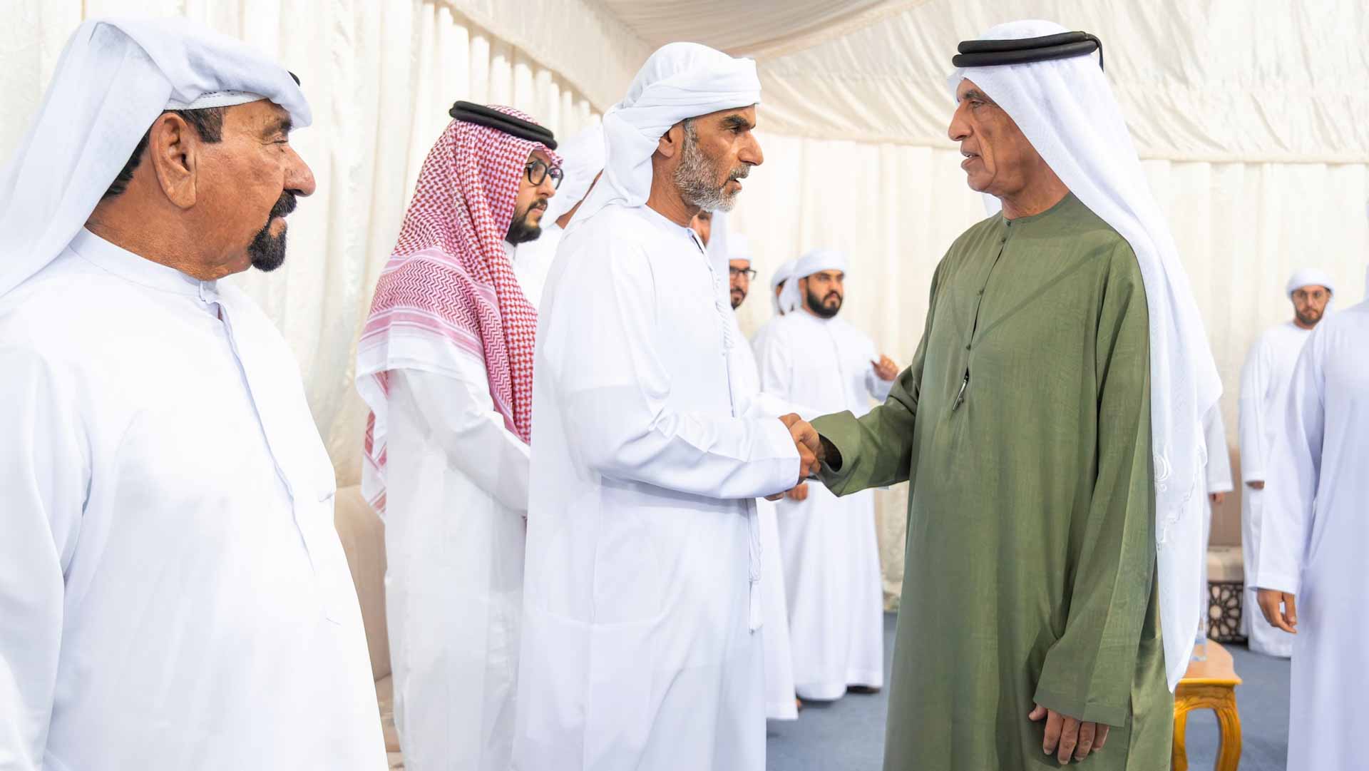 سعود بن صقر يعزي في وفاة محمد سعيد المالكي 