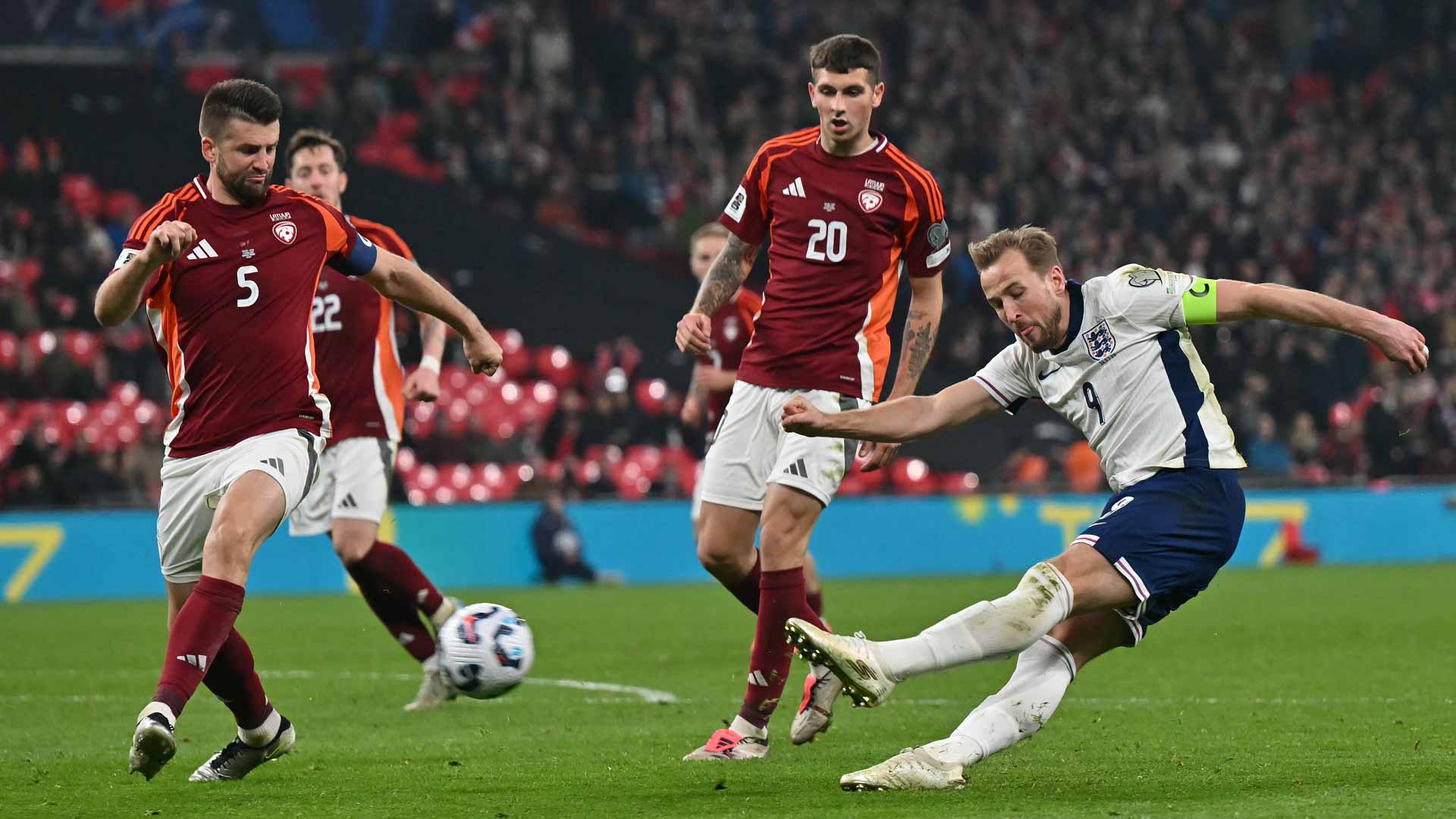 إنجلترا تقسو على لاتفيا في تصفيات مونديال 2026  