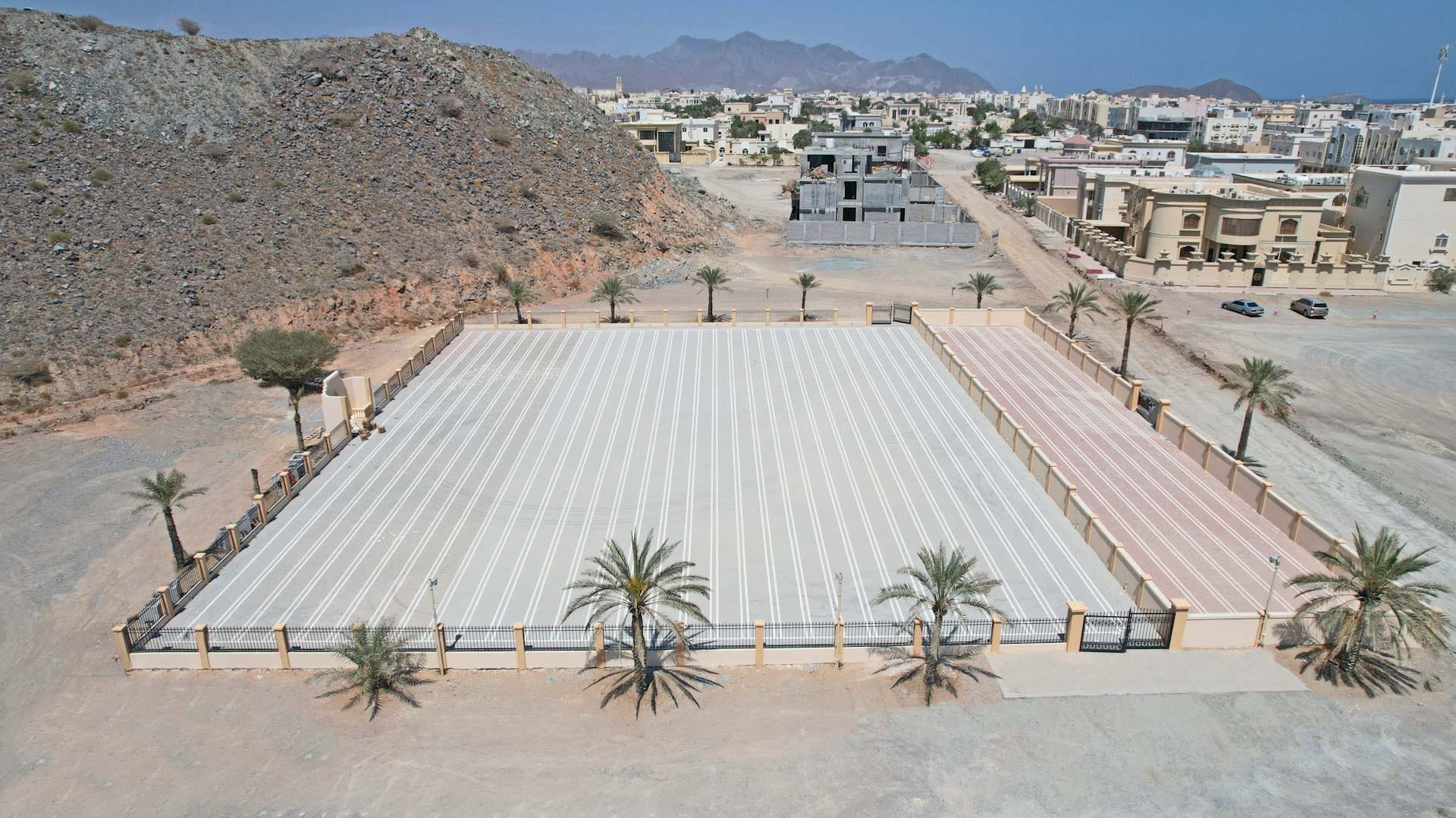 صورة بعنوان: "أشغال الشارقة" تنجز أعمال صيانة وتطوير مصليات العيد في خورفكان 