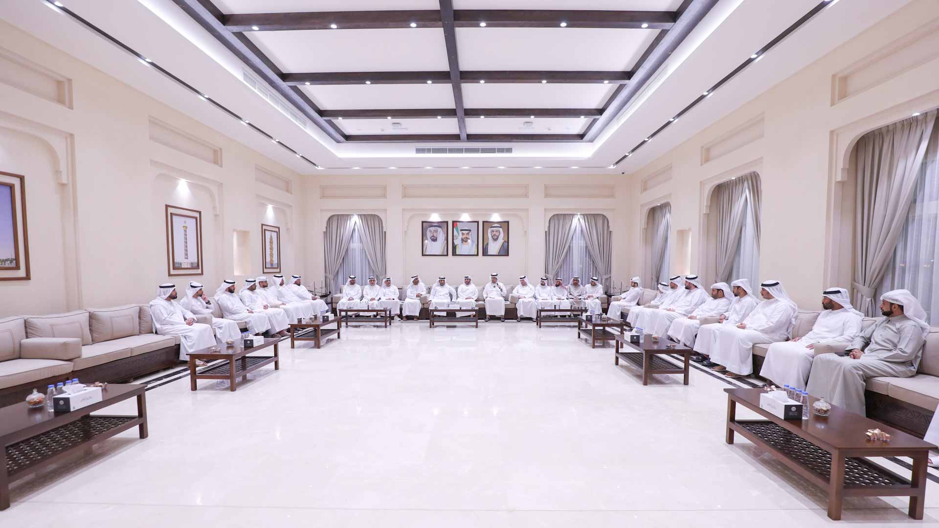 نيابة الشارقة تنظم 5 ندوات لتعزيز الوعي القانوني في مجالس الضواحي 