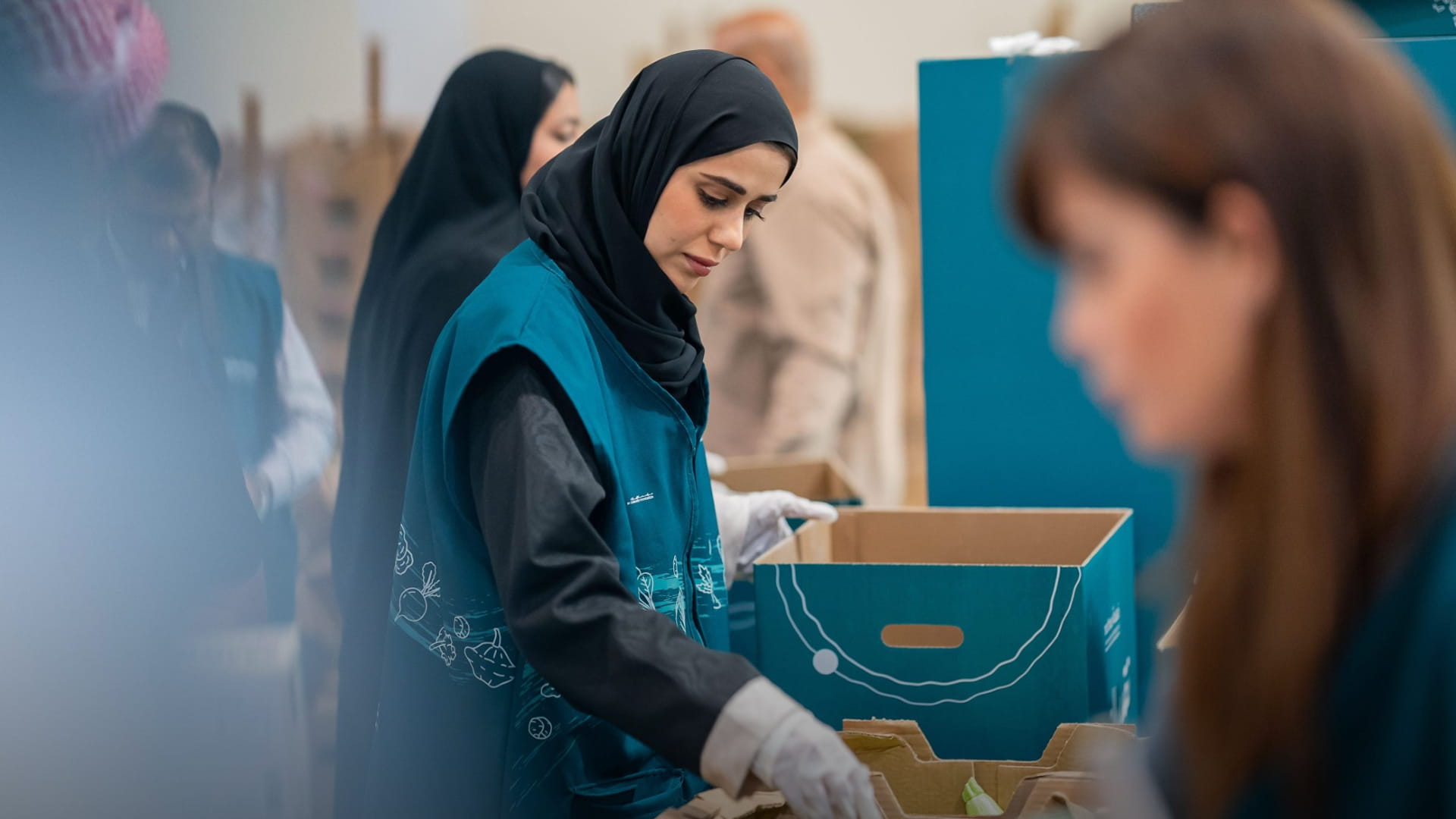 كليات التقنية تكرم مركز الشارقة للتطوع" كداعم رئيسي لفعالياتها 