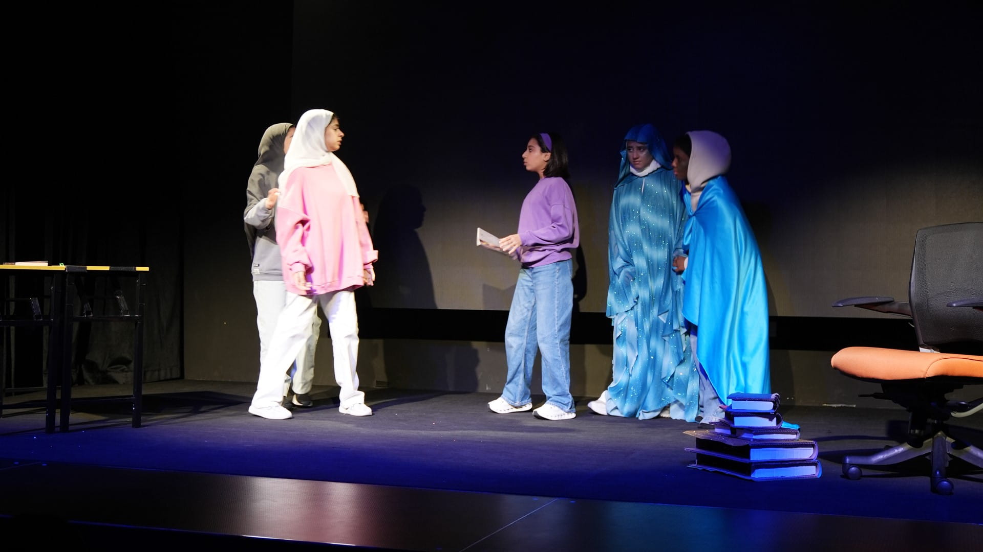 مركز ربع قرن للمسرح وفنون العرض يختتم "حكايات في واحات النخيل" 