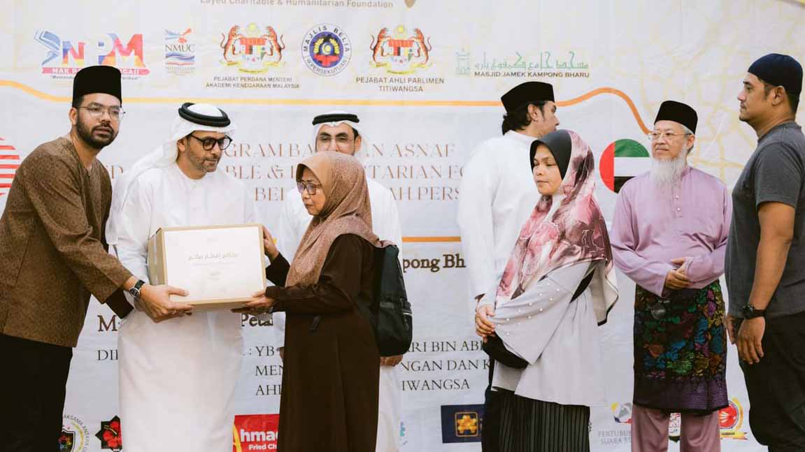 "زايد الإنسانية" تنفذ مبادرة إفطار صائم في ماليزيا  