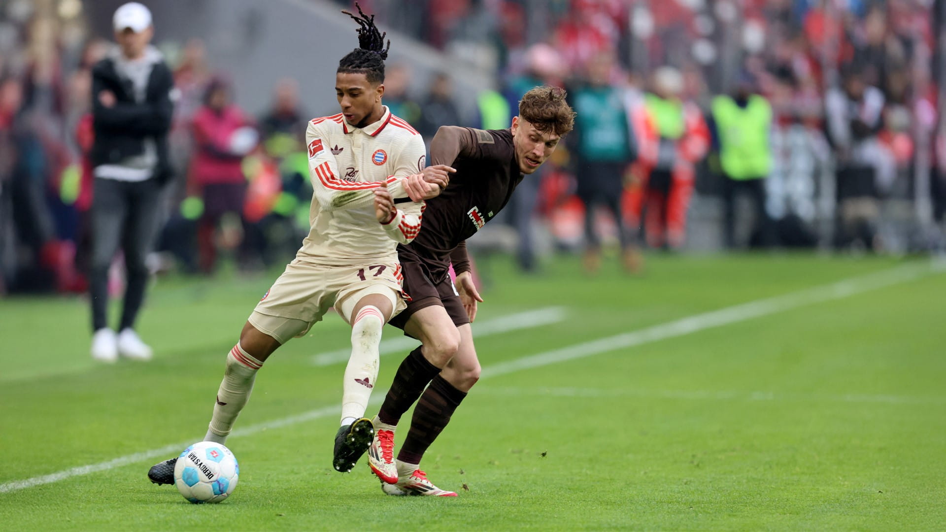 بايرن ميونيخ يستعيد نغمة الانتصارات في الدوري الألماني 