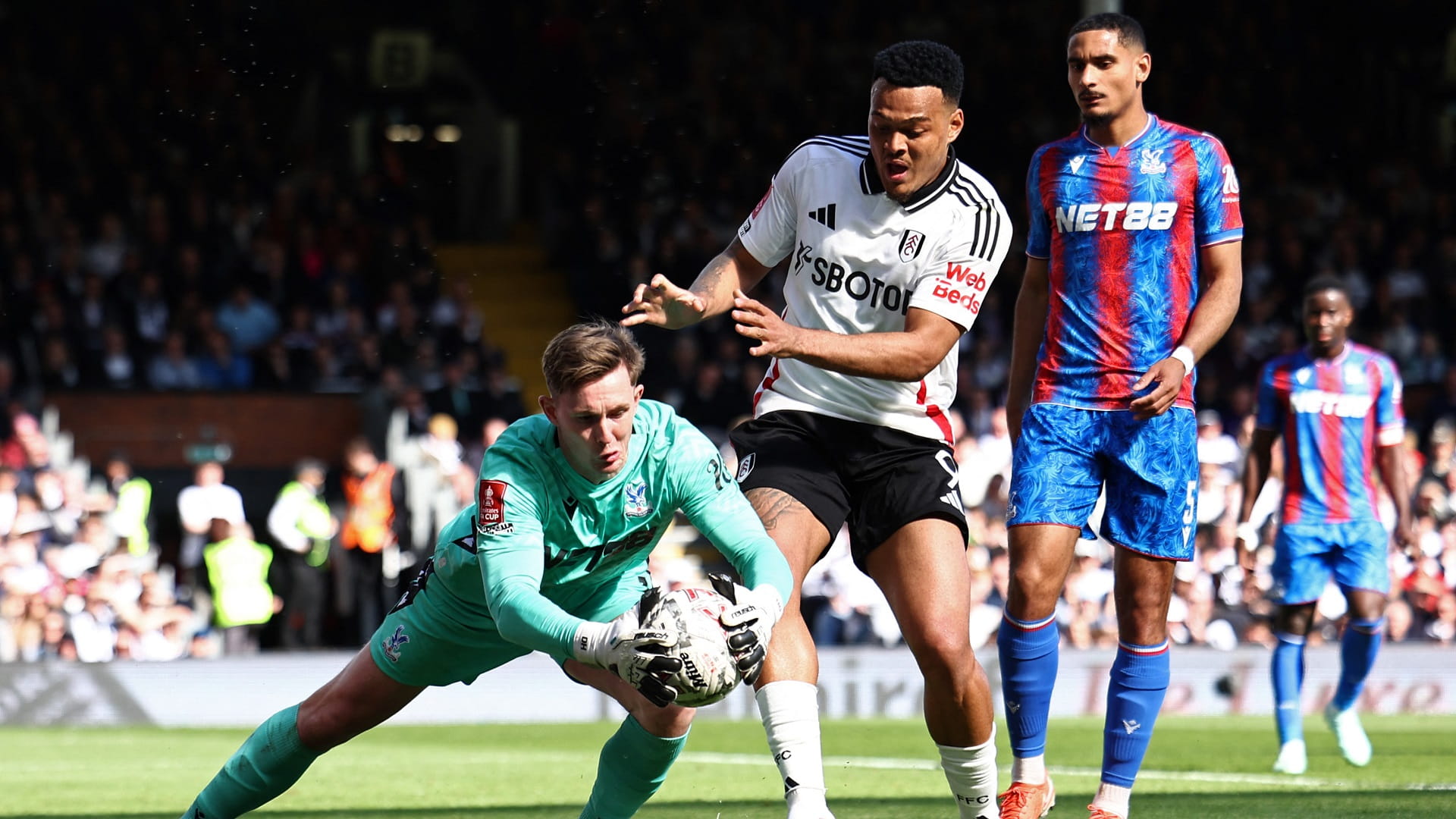 Image for the title: Crystal Palace advances to FA Cup semi-finals 