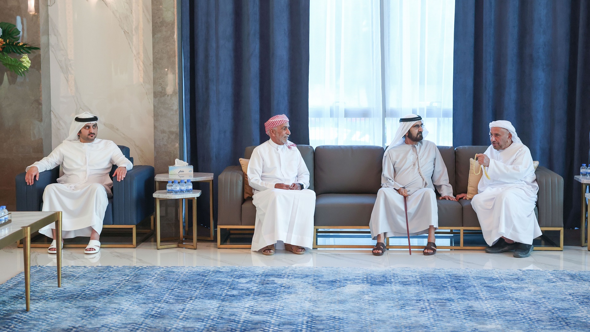 محمد بن راشد يقدّم واجب العزاء في وفاة حمد بن محمد بوهليبة 
