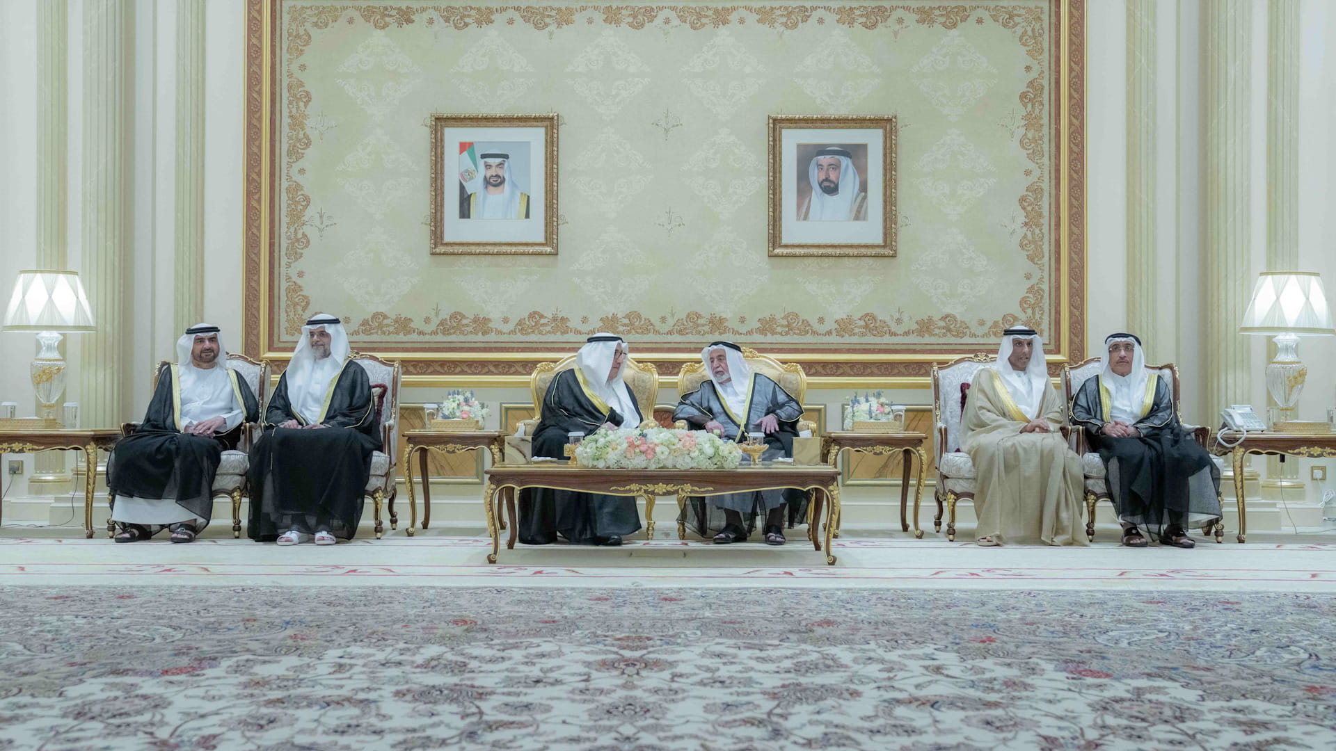 حاكم الشارقة يتقبل تهاني الشيوخ والمسؤولين والمواطنين بعيد الفطر