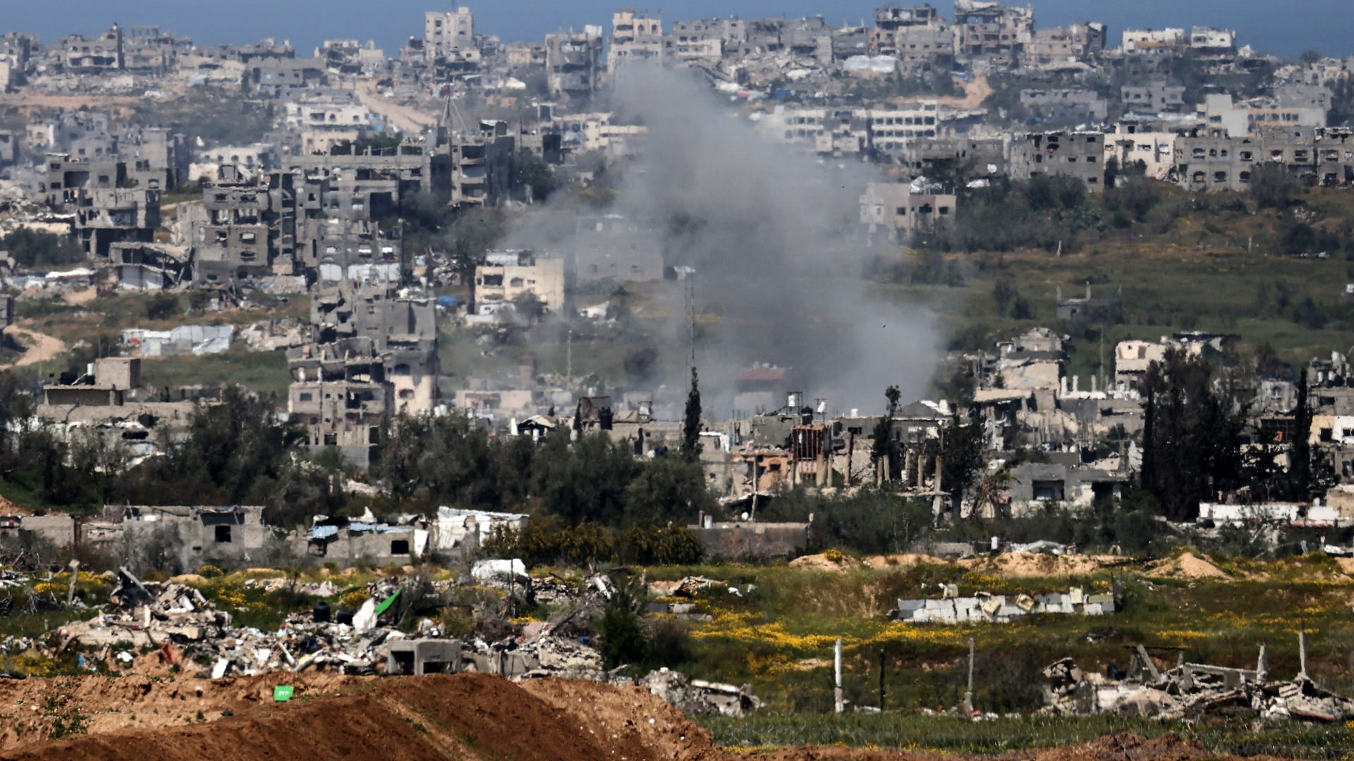 عشرات الشهداء والجرحى الفلسطينيين في قصف إسرائيلي على غزة 