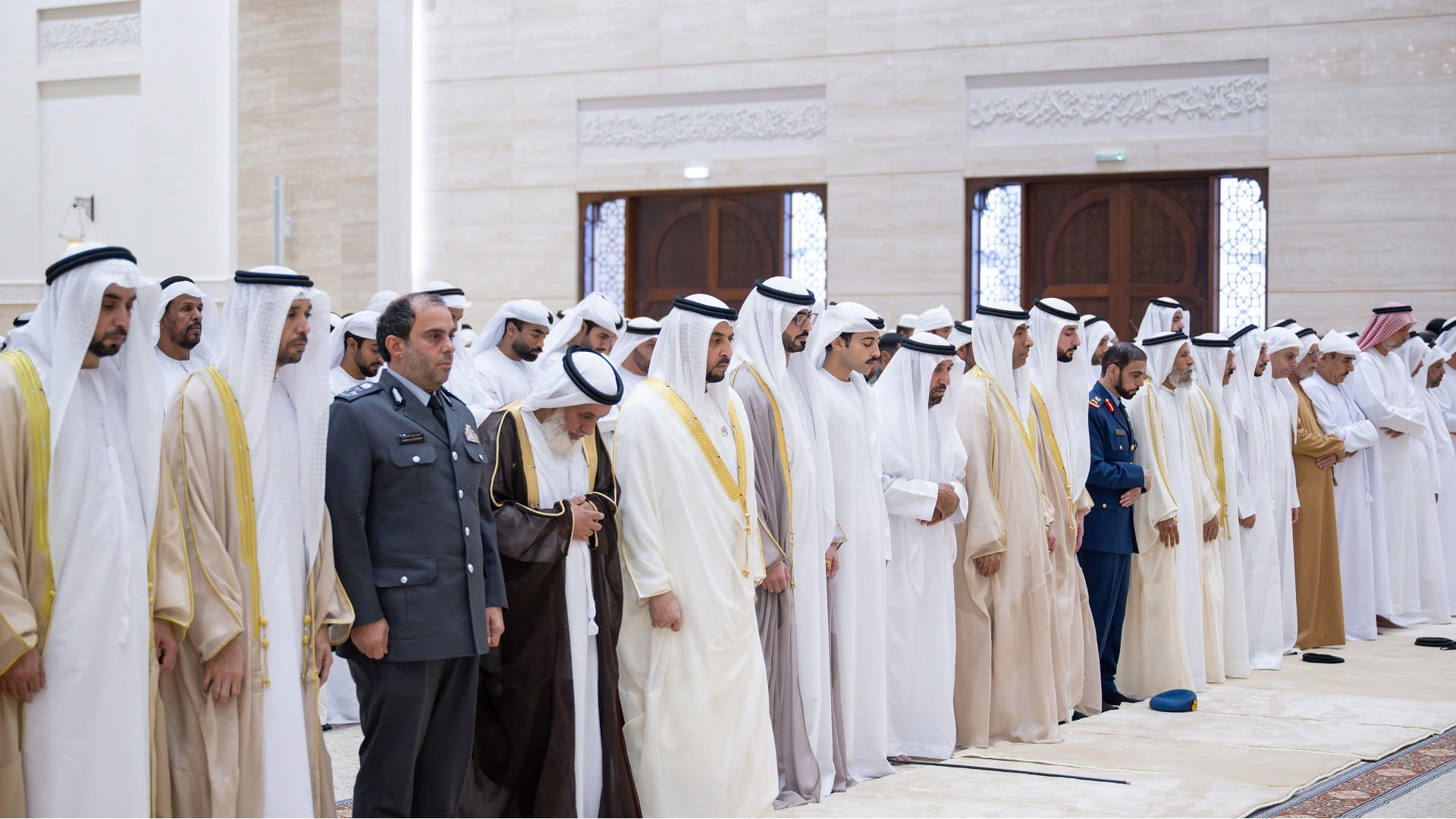 Hamdan bin Zayed performs Eid prayer, receives well-wishers 
