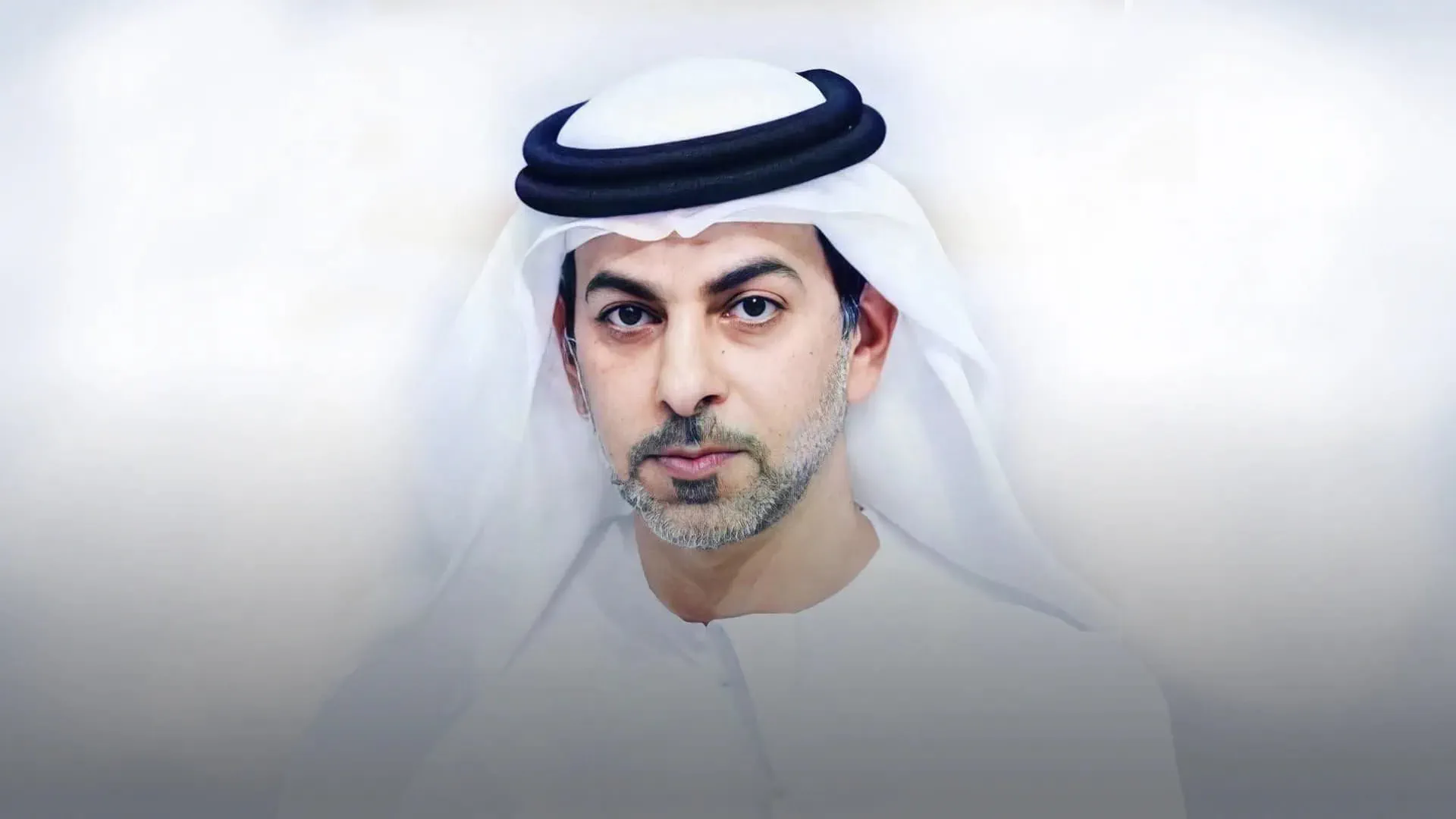 عمر بن زايد يهنئ رئيس الدولة ونائبيه والحكام بعيد الفطر المبارك