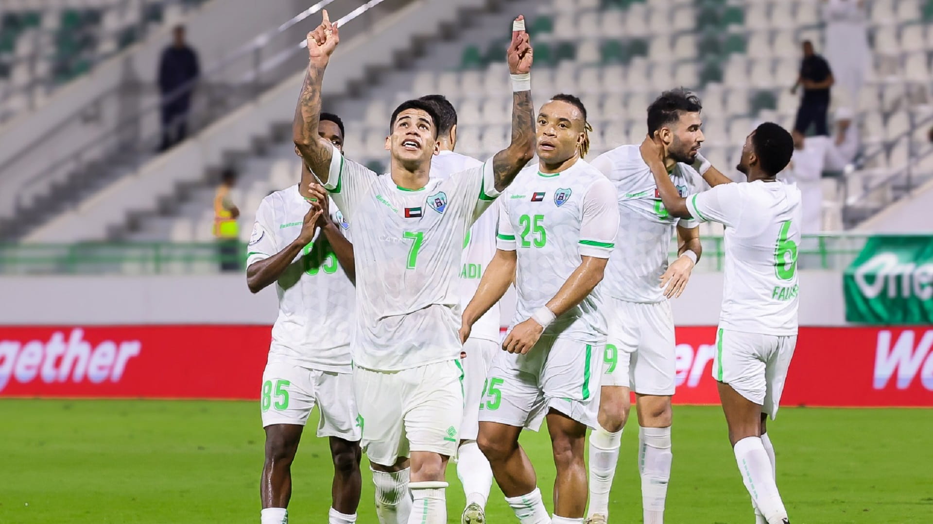 دبا الحصن يفوز على العين بثلاثية في دوري أدنوك للمحترفين