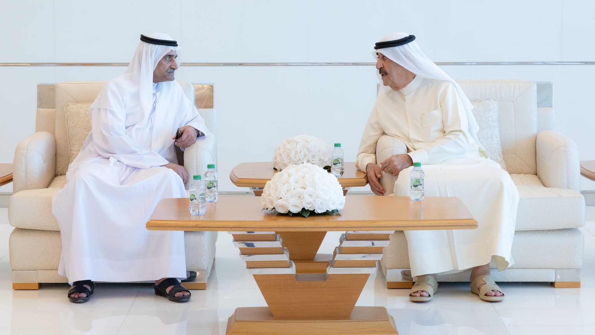 Fujairah Ruler offer condolences to UAQ Ruler on his mother death 