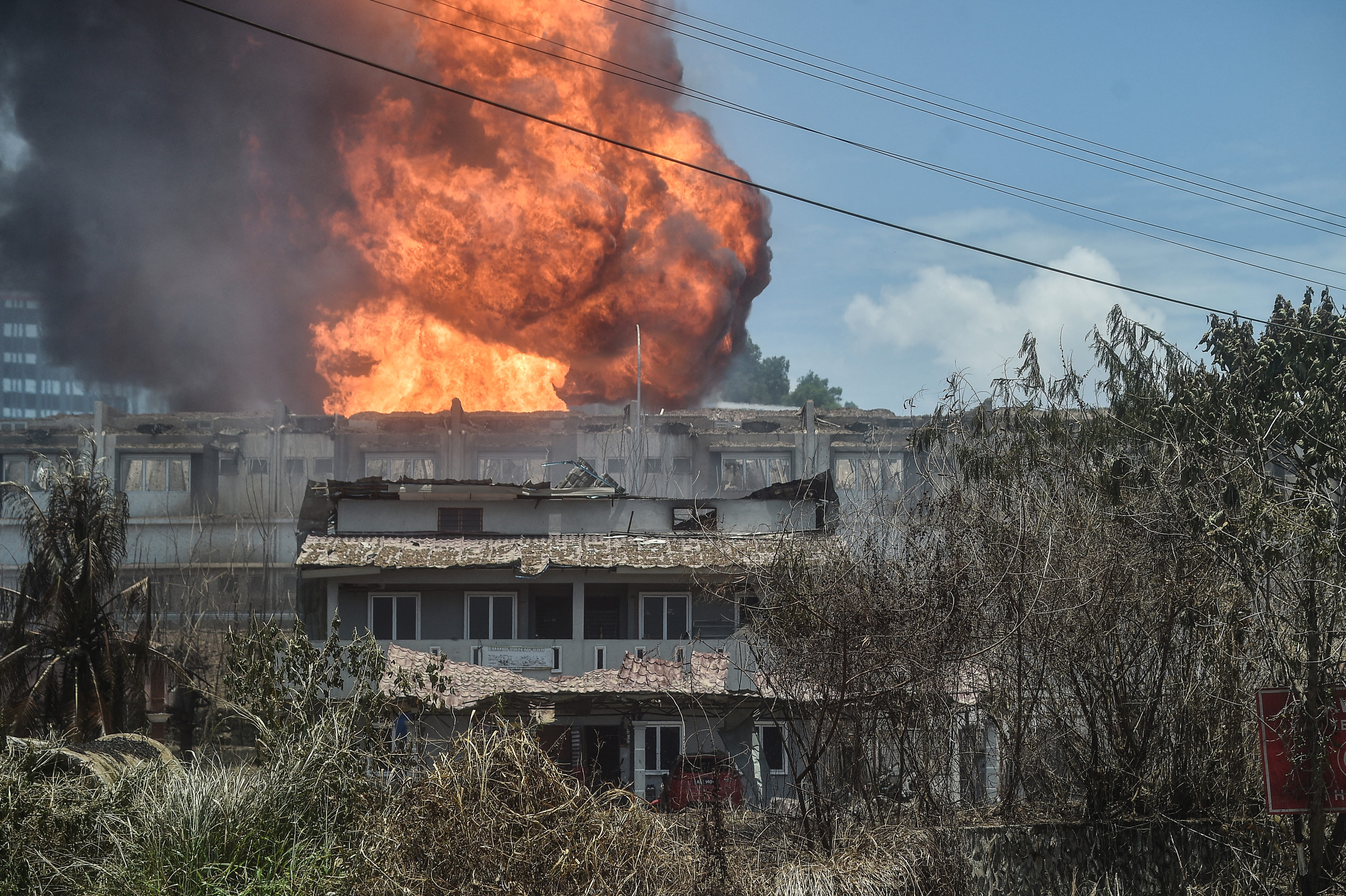 في ماليزيا.. انفجار أنبوب غاز يسبب حريقاً ويخلي المنازل من السكان    