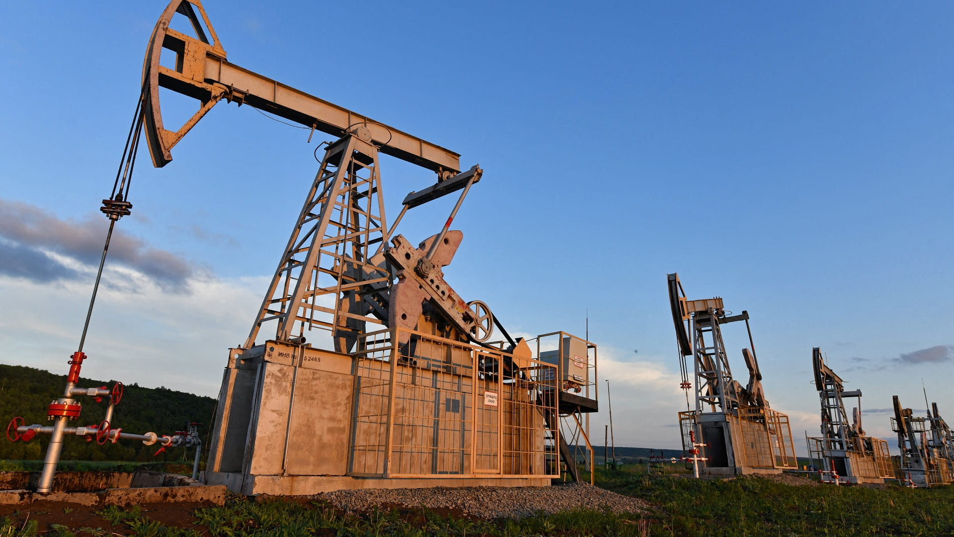 تهديدات ترامب ترفع أسعار النفط 2% إلى أعلى مستوى في 5 أسابيع 