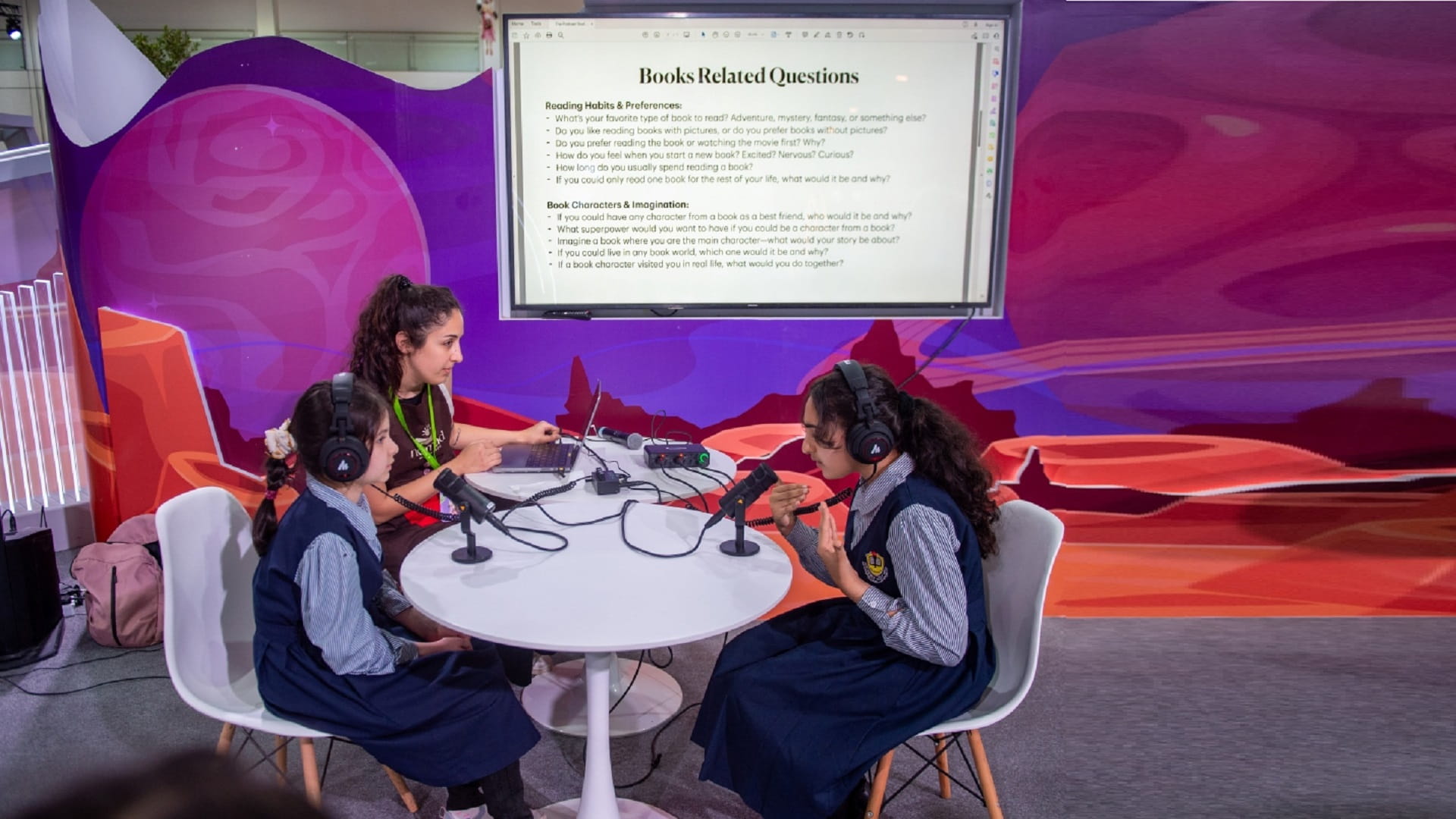 مهرجان الشارقة القرائي للطفل يستضيف زواره الصغار في منصة البودكاست 