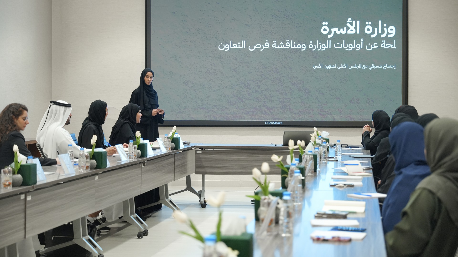 الشارقة تبحث مع وزيرة الأسرة تعزيز منظومة العمل الاجتماعي والأسري 