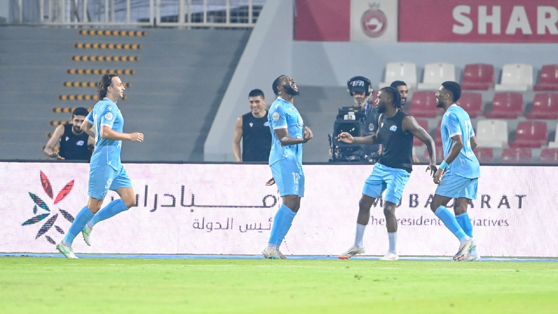 بني ياس بـ 10 لاعبين يفوز على الشارقة في دوري أدنوك للمحترفين 