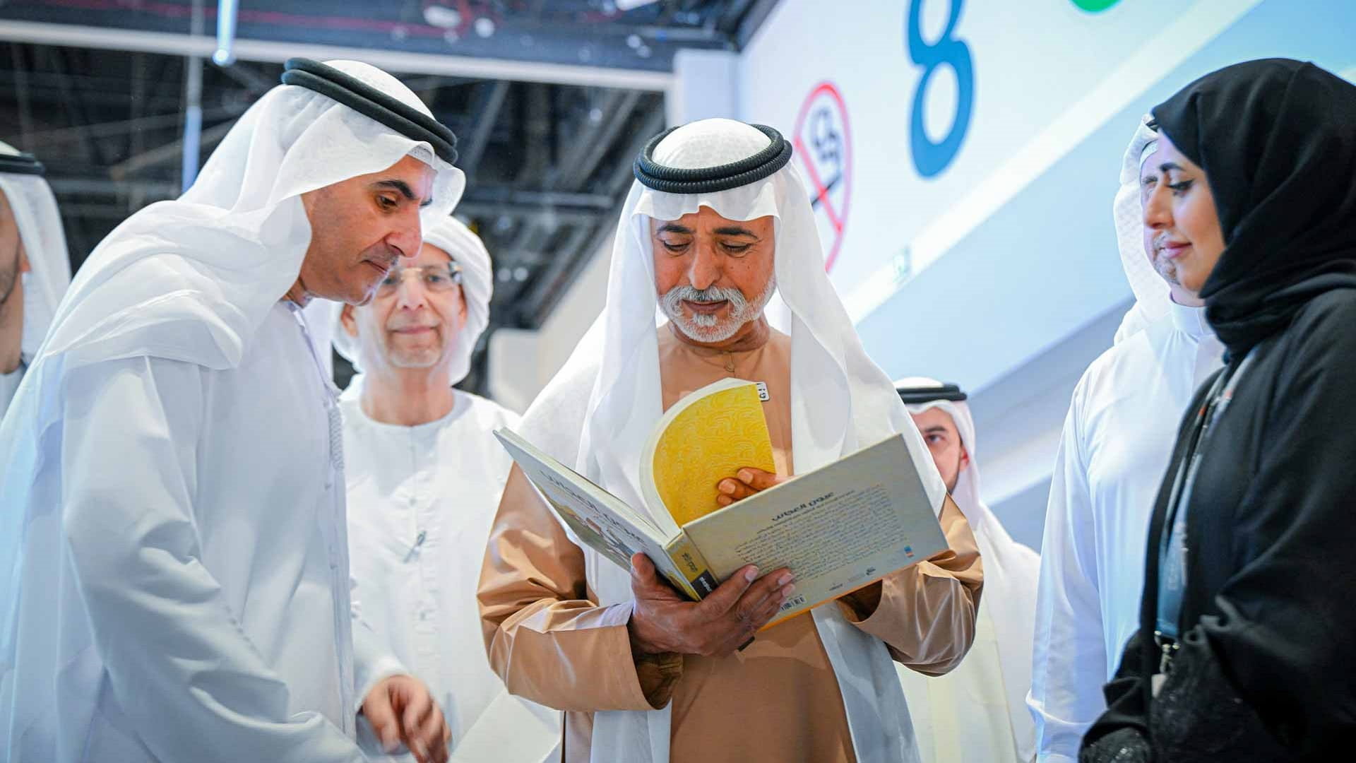 نهيان بن مبارك: "أبوظبي للكتاب" يرسخ مكانة الإمارات منارة للثقافة 