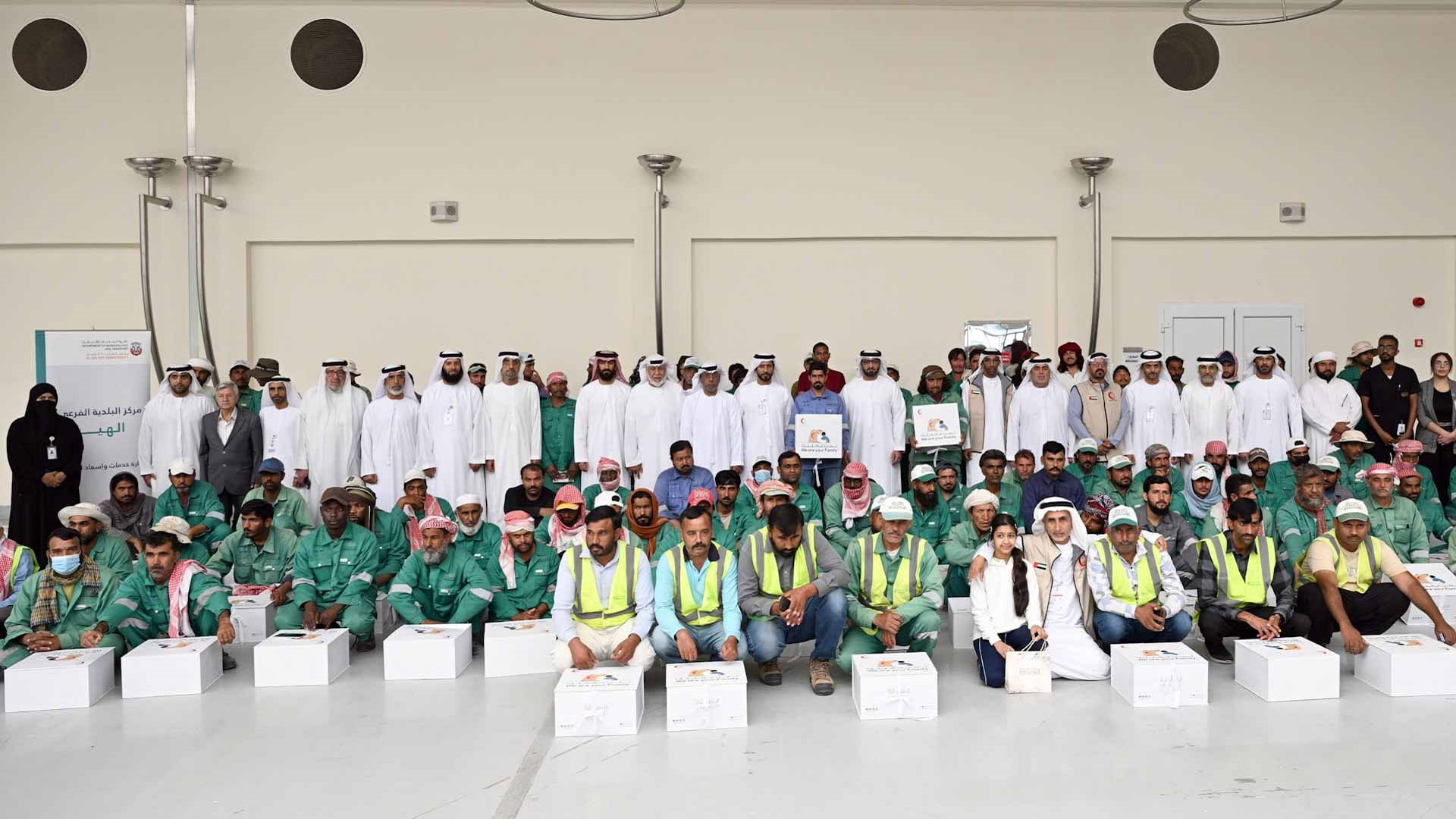 الهلال الأحمر يطلق مبادرة "نحن ممتنون" لدعم العمال في العين 