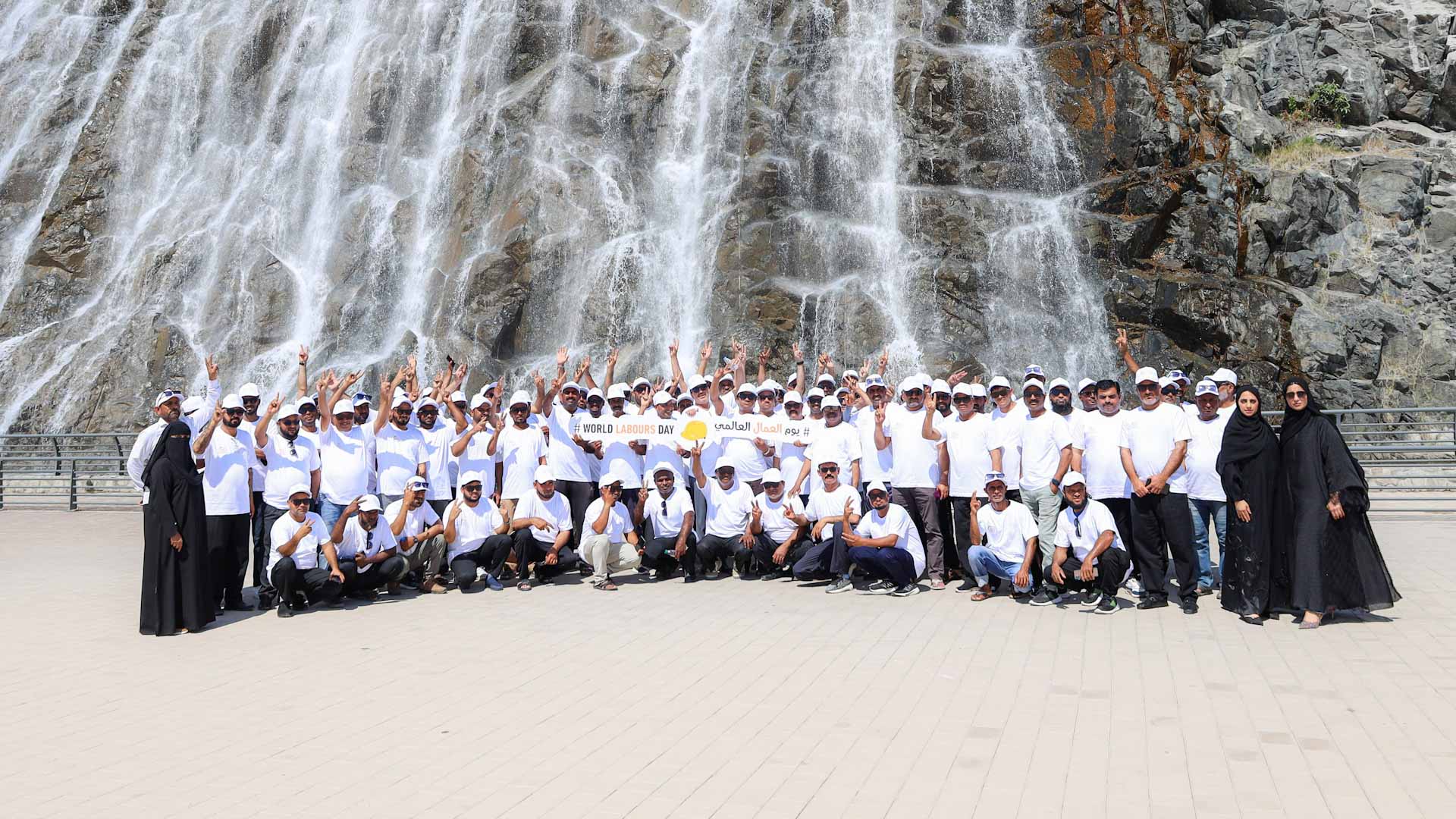 "تقديراً لعطائهم"... بلدية دبا الحصن تحتفي بيوم العمال 