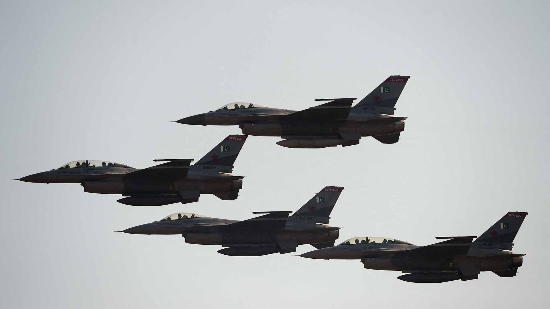 أزمة كشمير.. الهند تغلق أجواءها أمام الطائرات الباكستانية