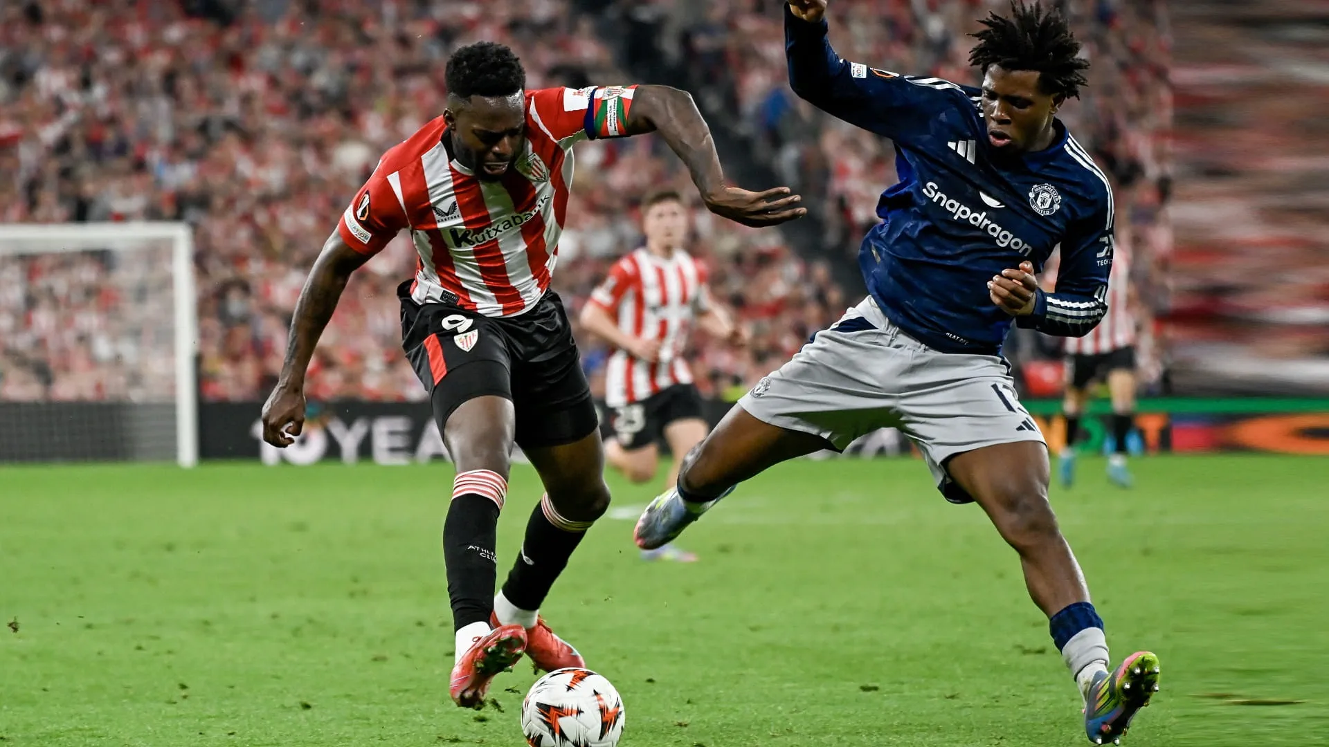 Manchester United thrashes Bilbao, approaches Europa League final 