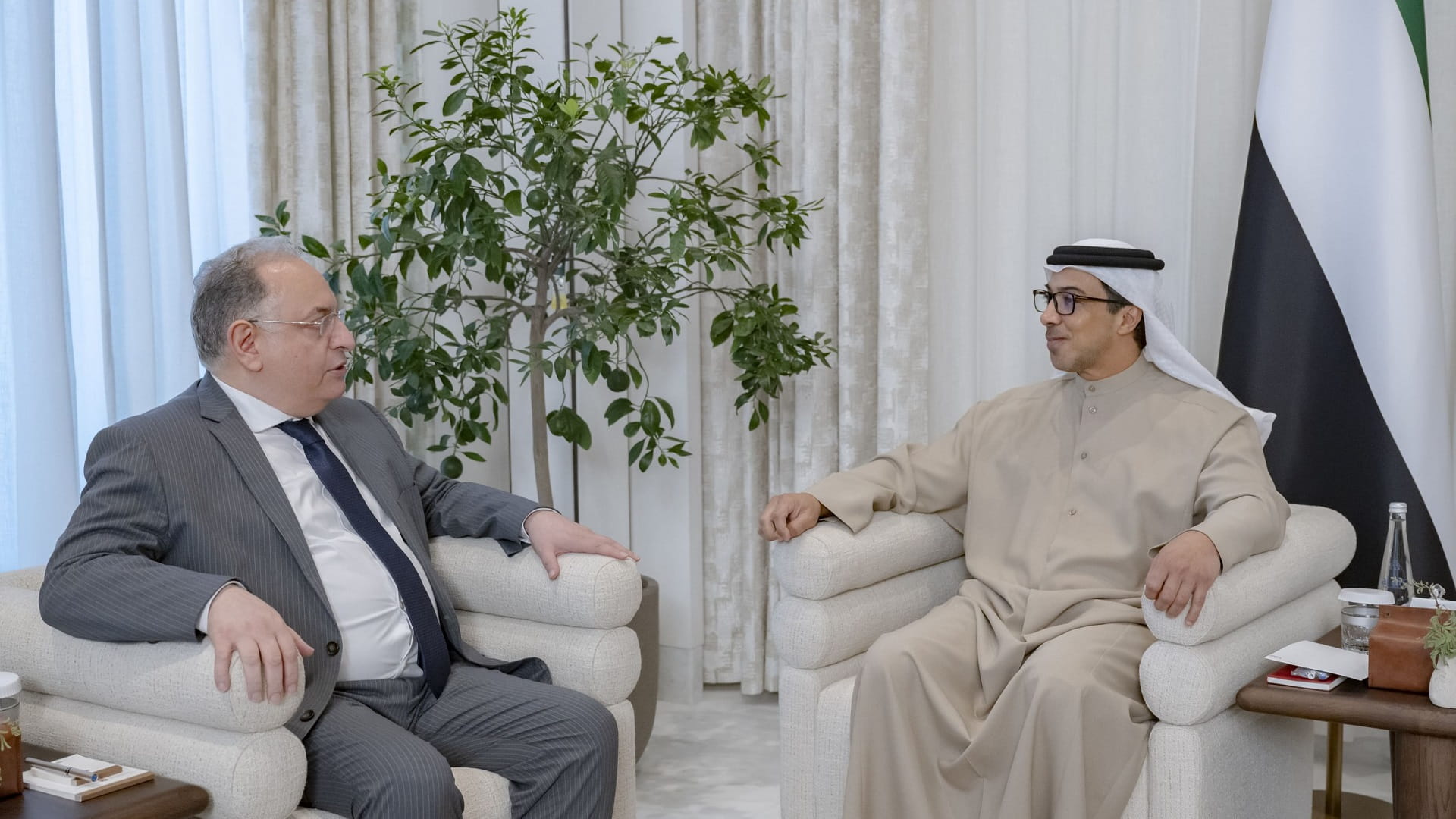 Mansour bin Zayed receives Syrian Minister of Finance 
