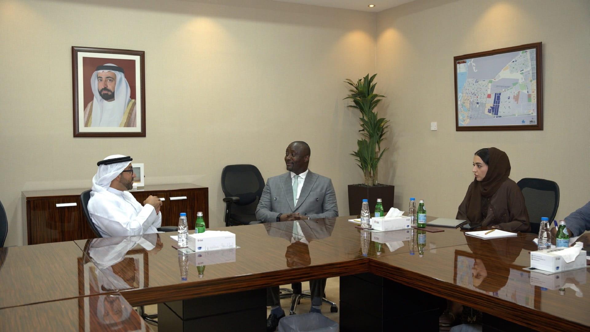 Sharjah explores co-op with Guinea in education, civil aviation