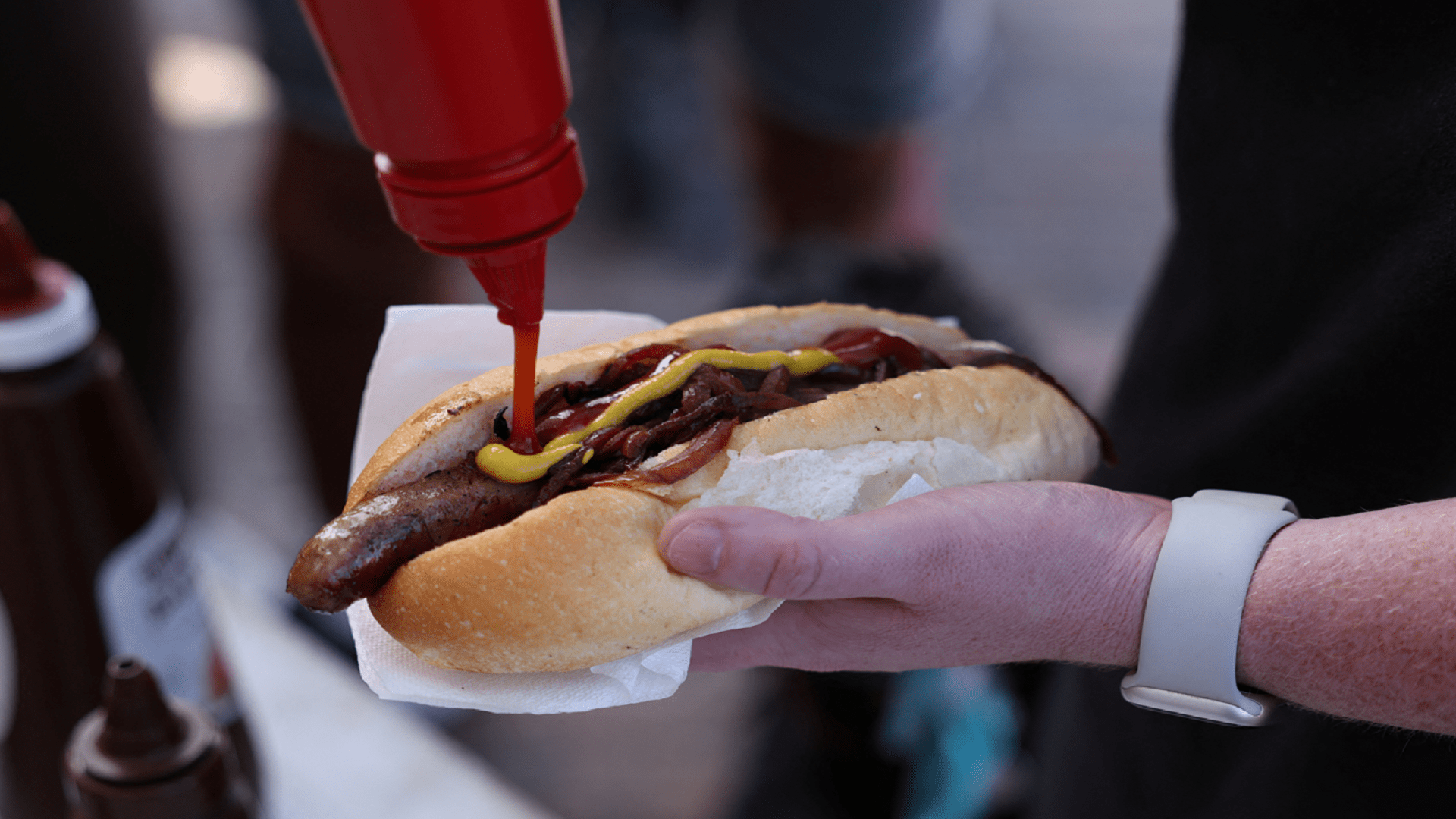 "نقانق الديمقراطية" تزيد متعة الناخبين الأستراليين بيوم الانتخابات 